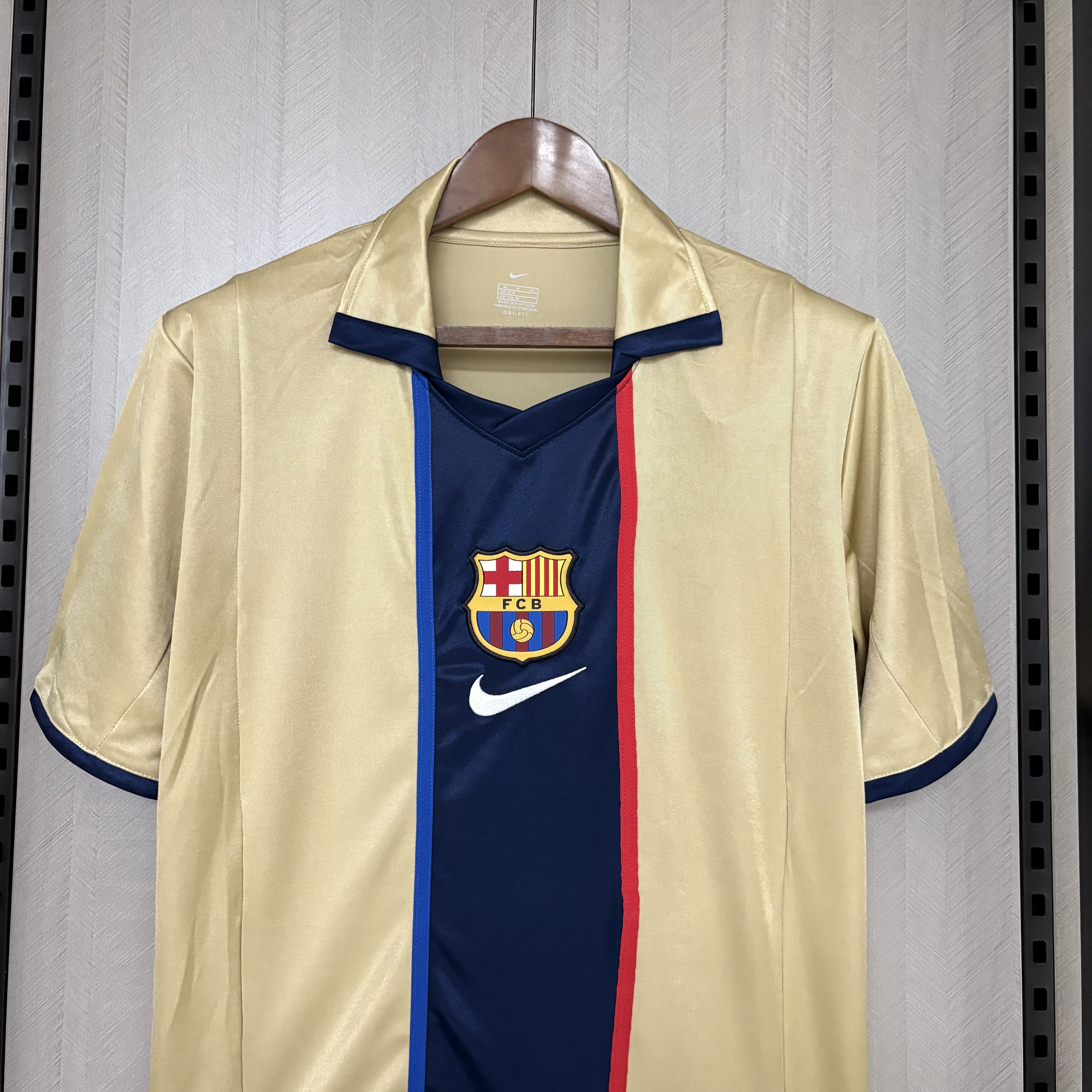 Barcelona 2001/02 Men's Retro Away Jersey