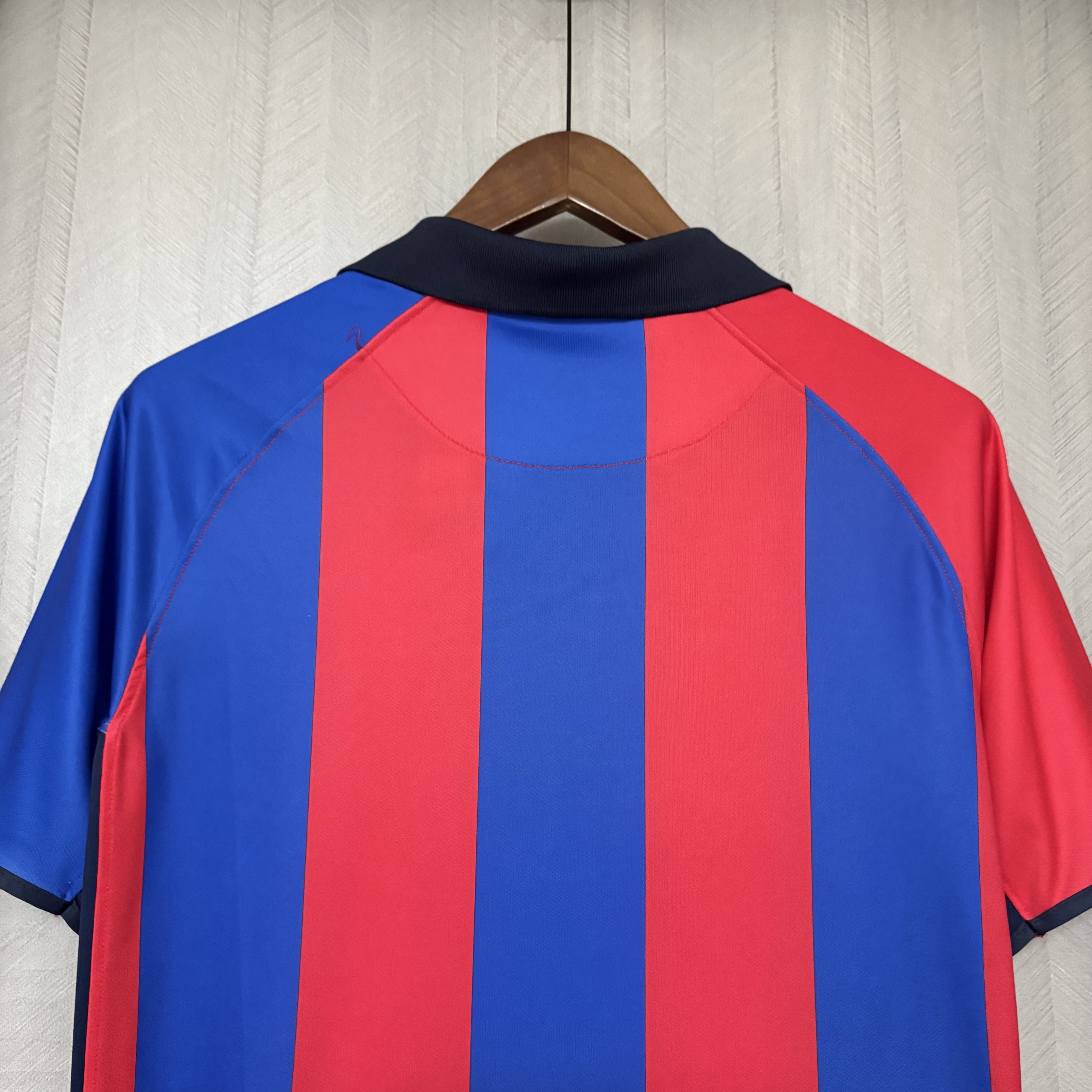 Barcelona 2001/02 Men's Retro Home Jersey