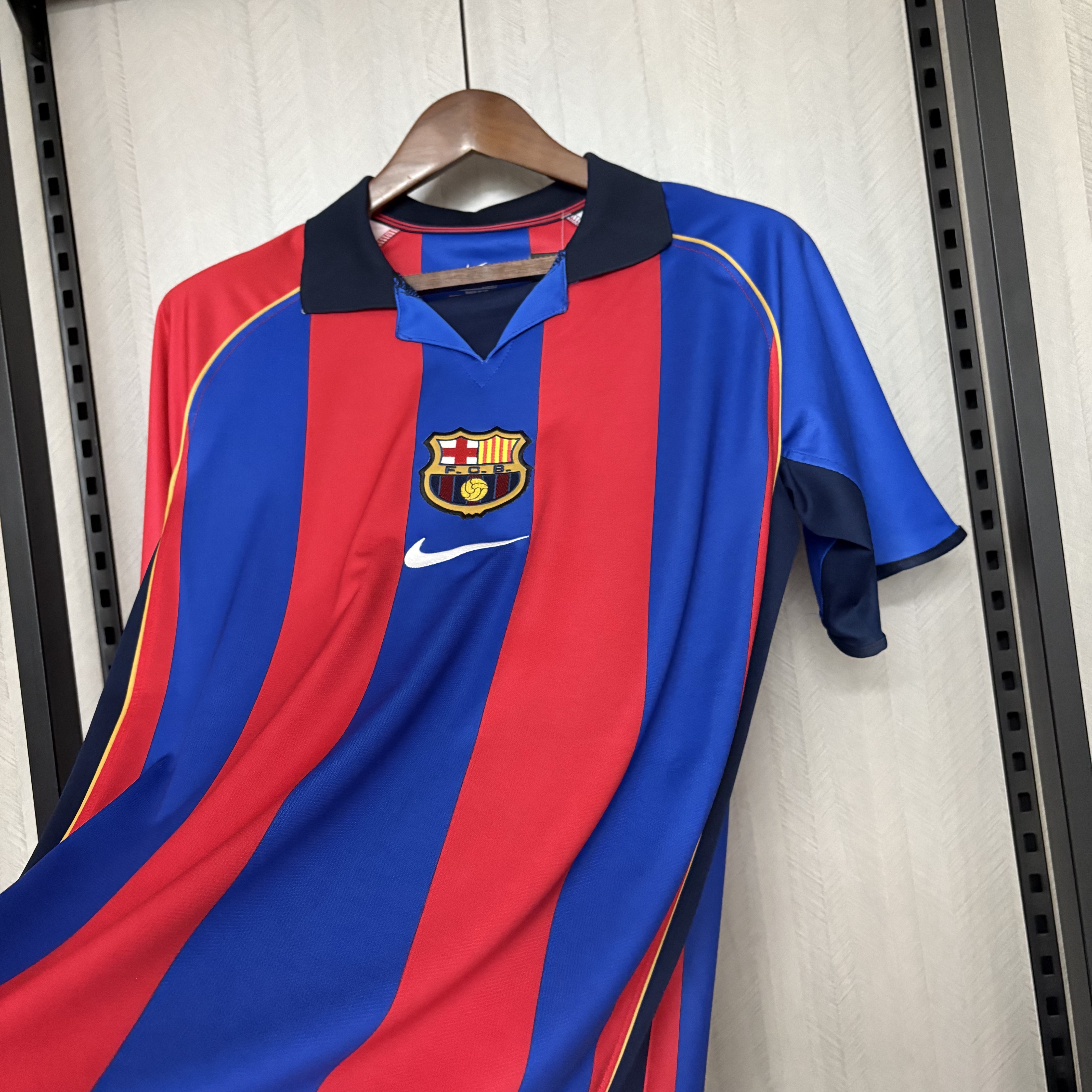 Barcelona 2001/02 Men's Retro Home Jersey