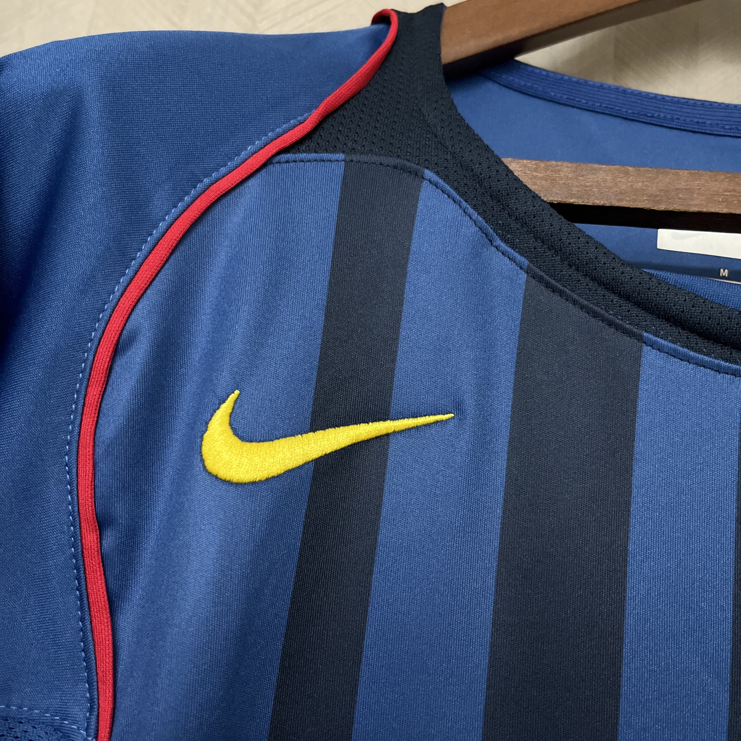 Barcelona 2004/05 Men's Retro Away Jersey