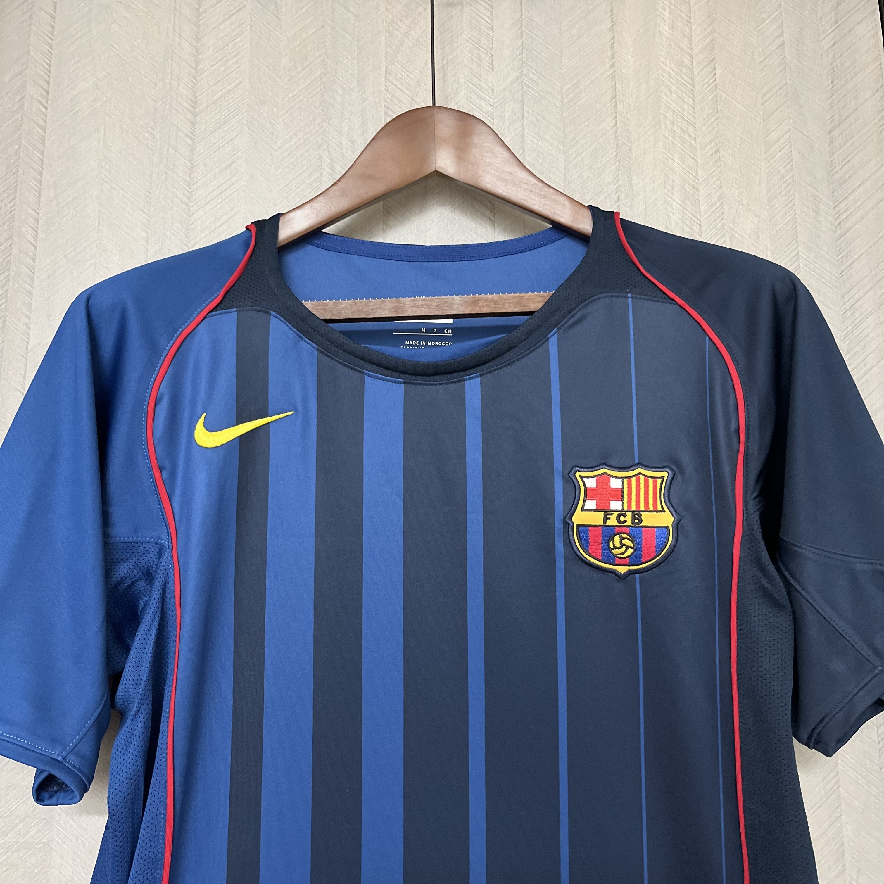 Barcelona 2004/05 Men's Retro Away Jersey