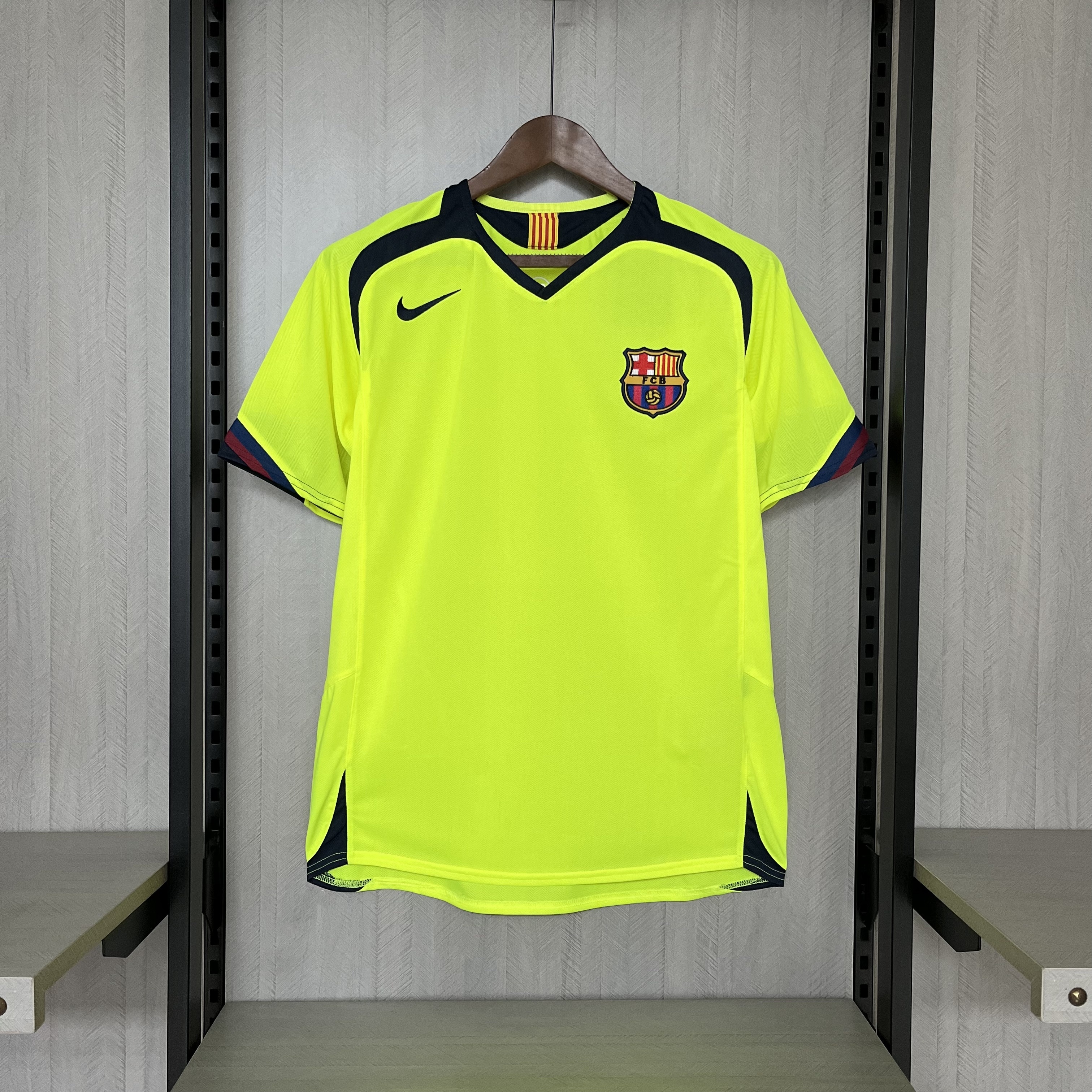 Barcelona 2005/06 Men's Retro Away Jersey