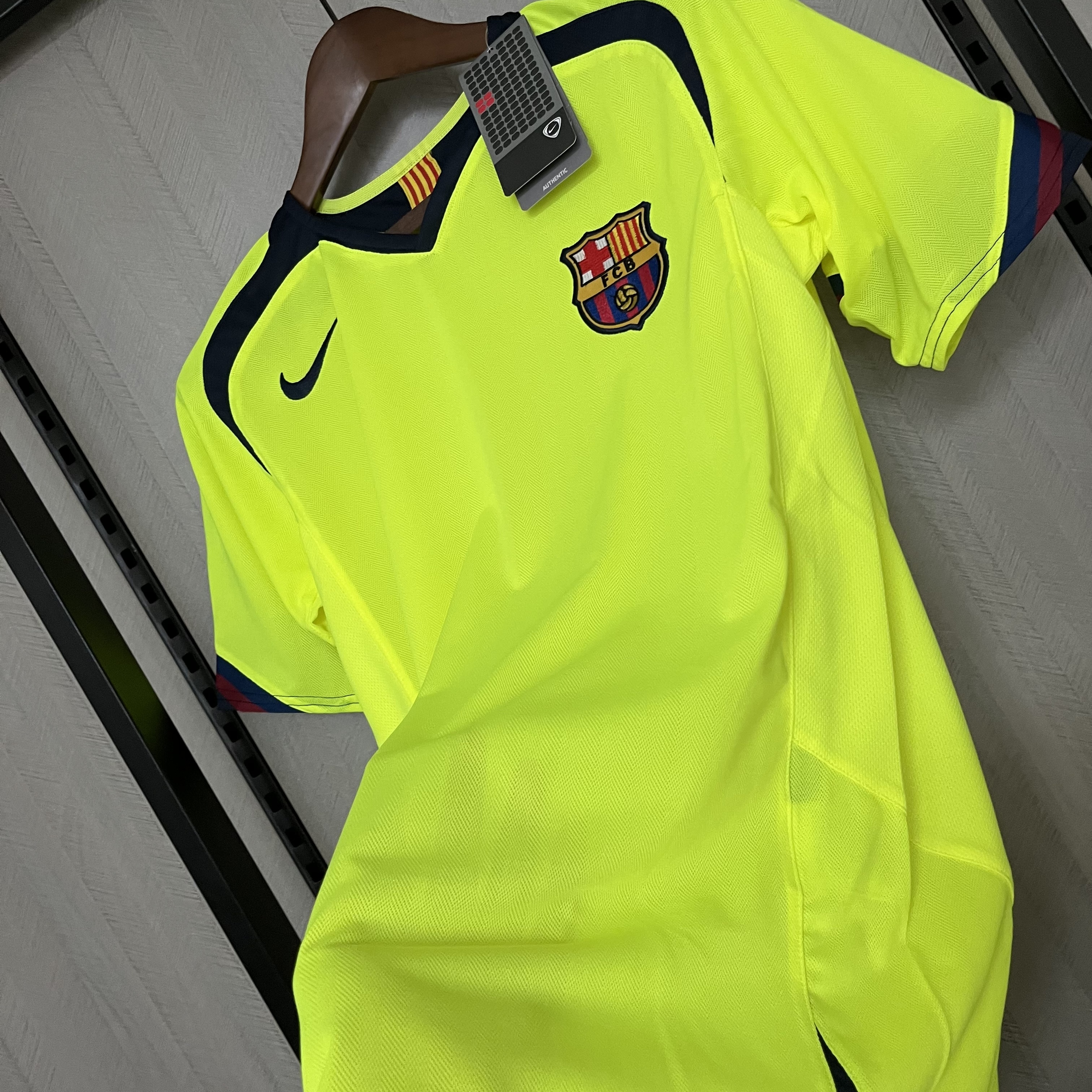 Barcelona 2005/06 Men's Retro Away Jersey