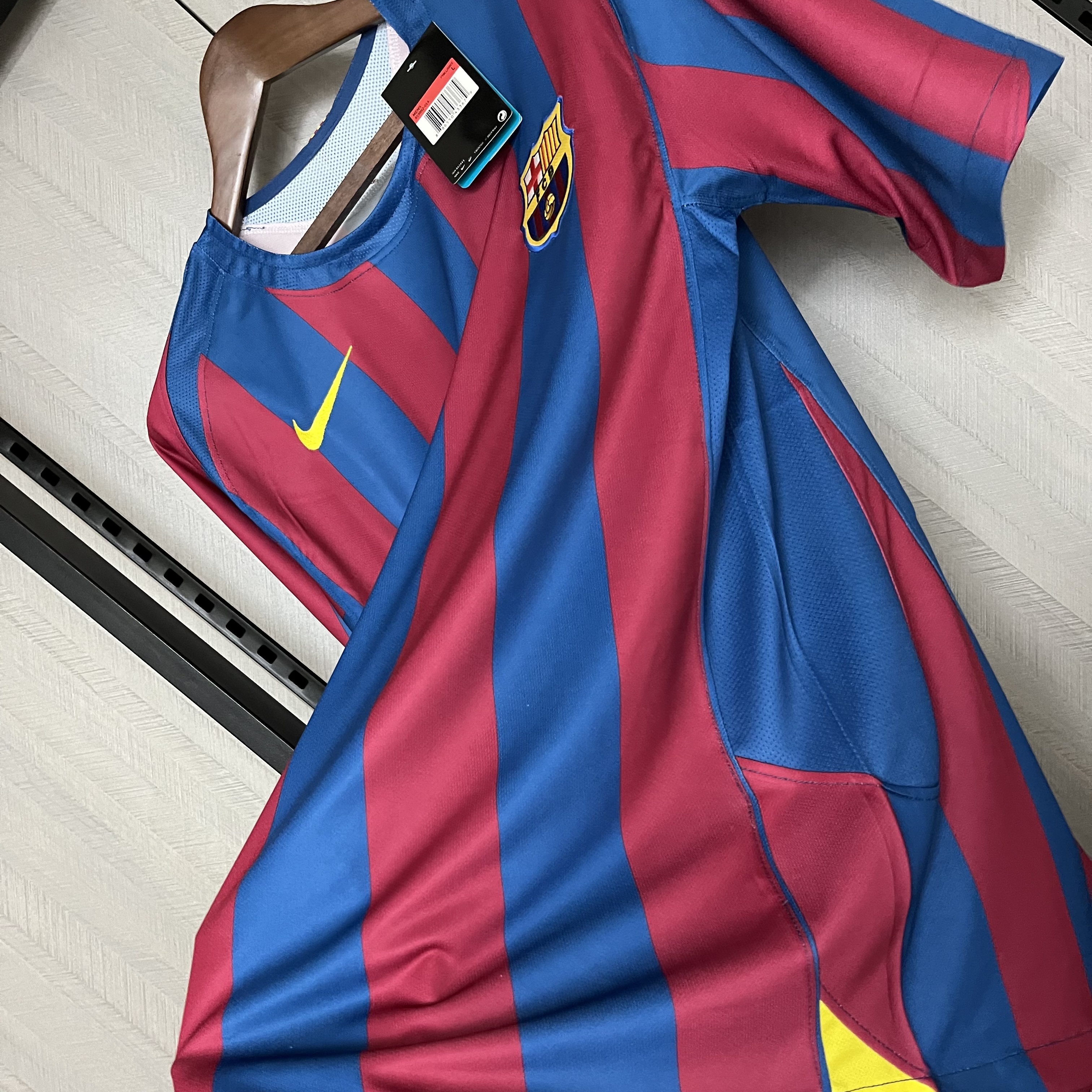 Barcelona 2005/06 Men's Retro Champions League Edition Jersey