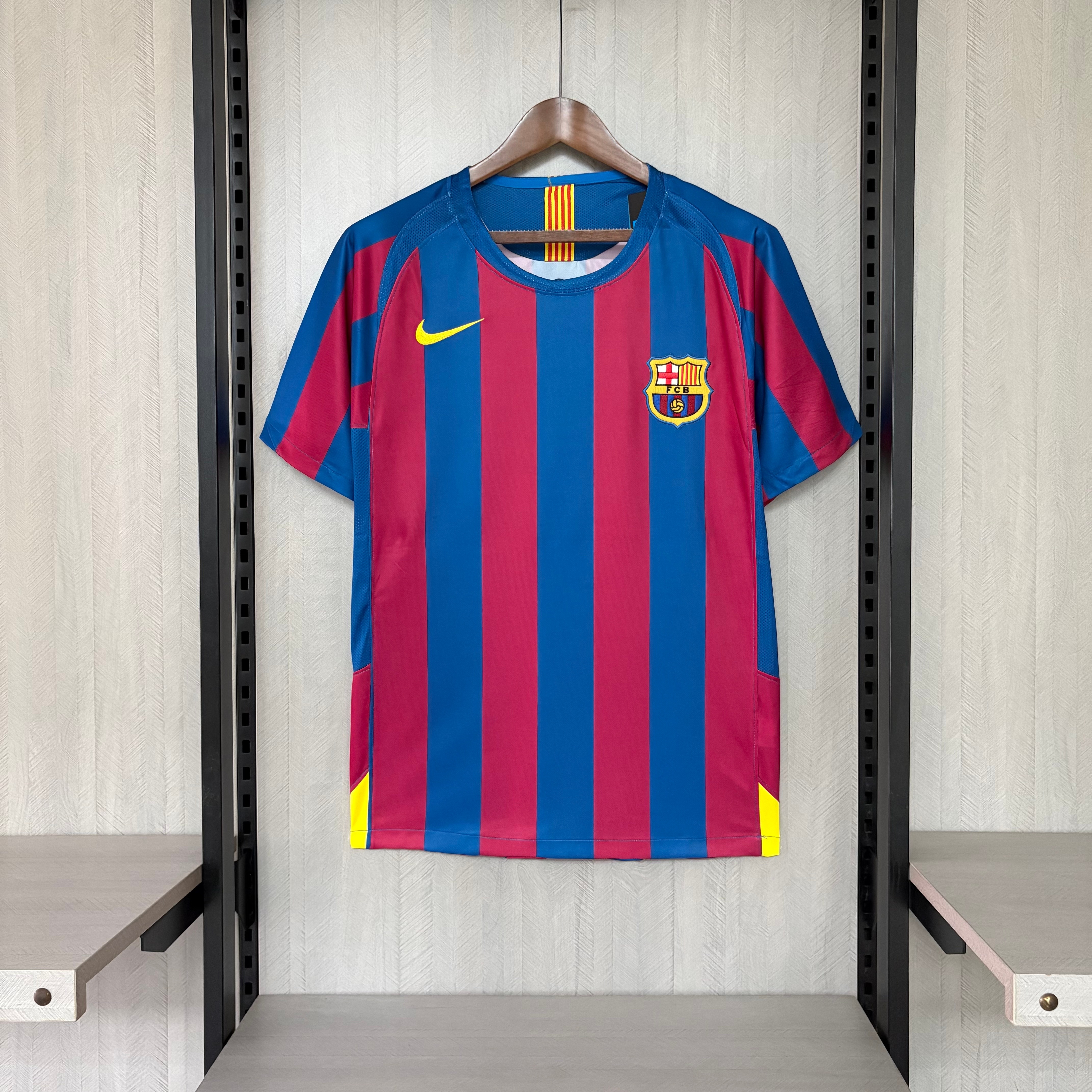 Barcelona 2005/06 Men's Retro Home Jersey
