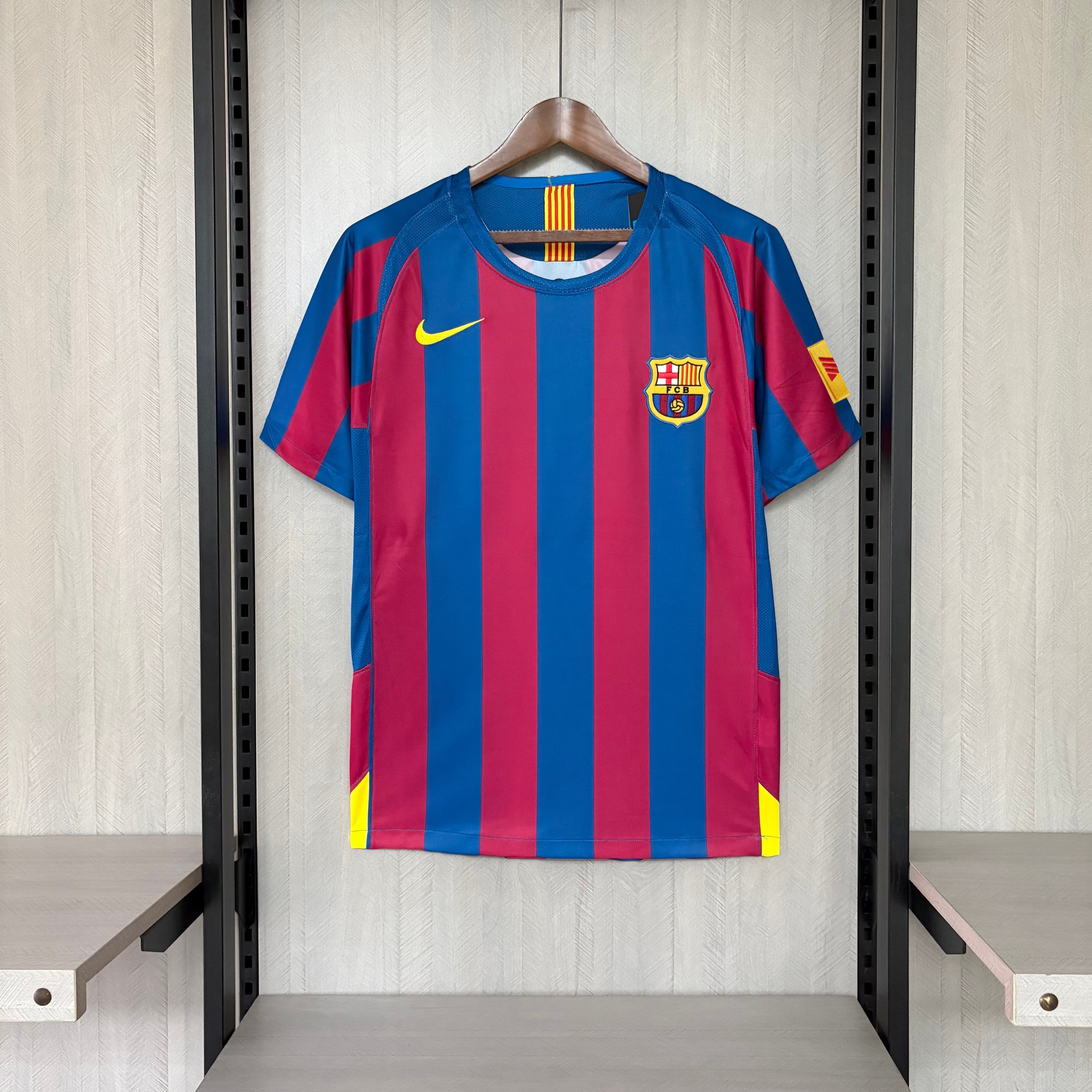 Barcelona 2005/06 Men's Retro Home Jersey