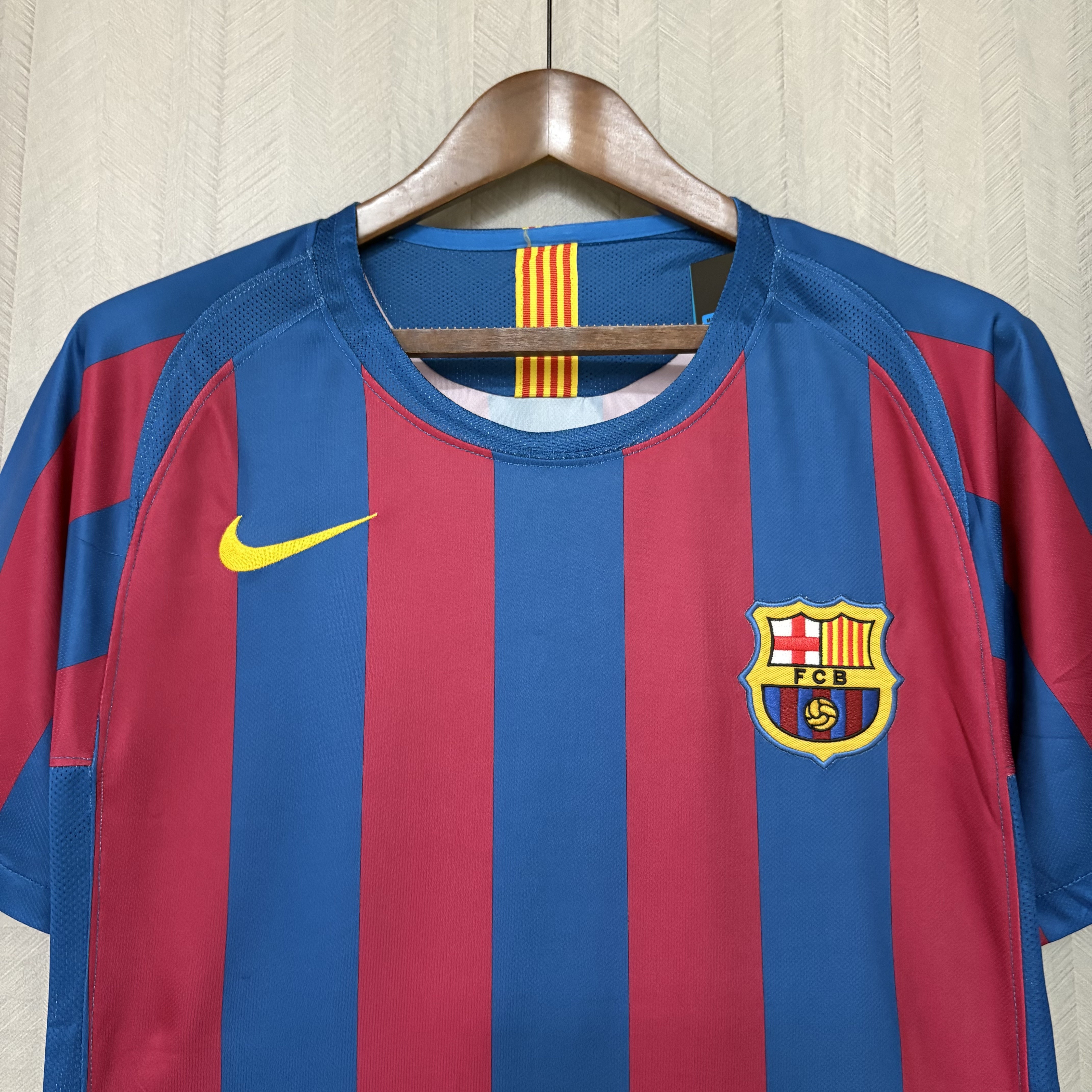 Barcelona 2005/06 Men's Retro Home Jersey