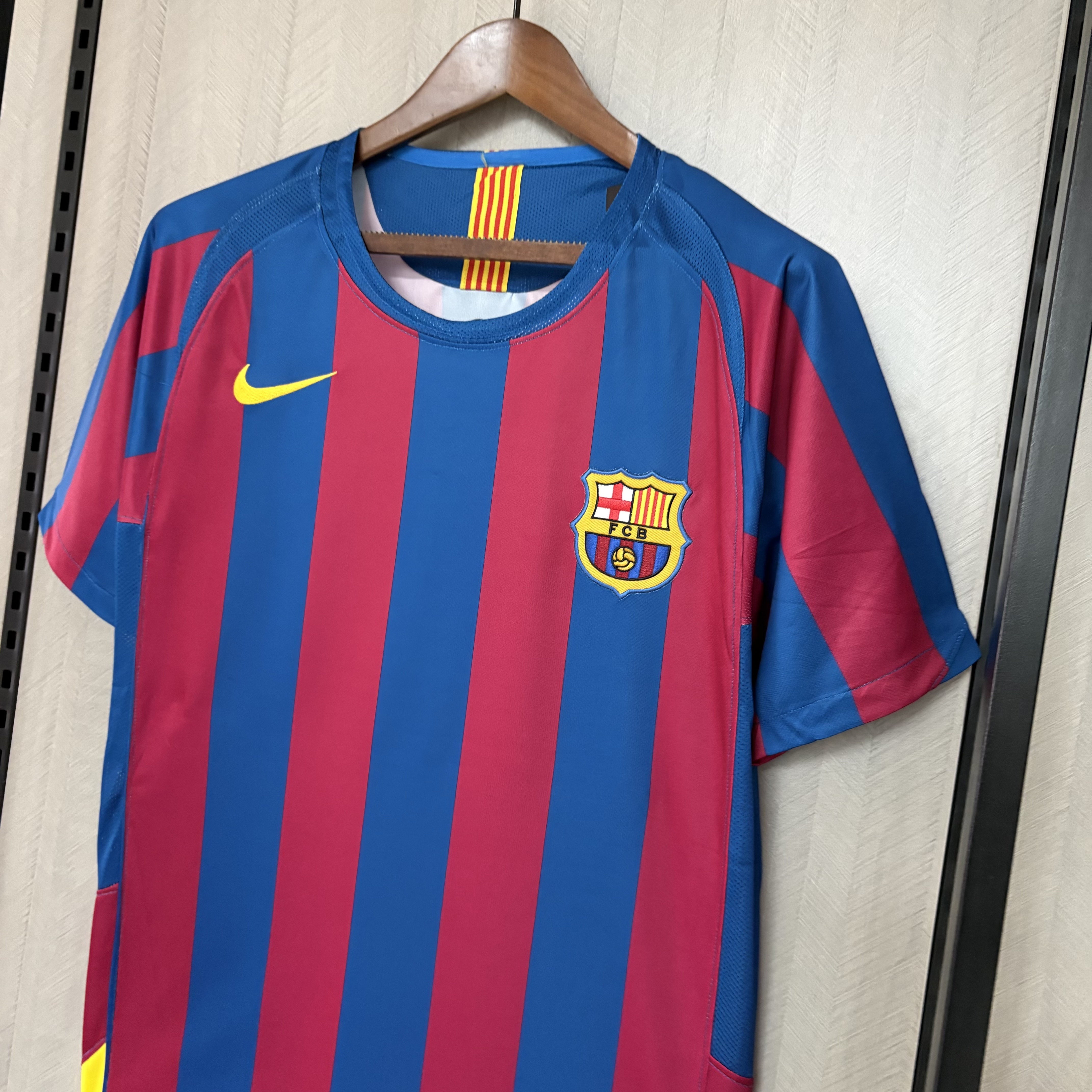 Barcelona 2005/06 Men's Retro Home Jersey