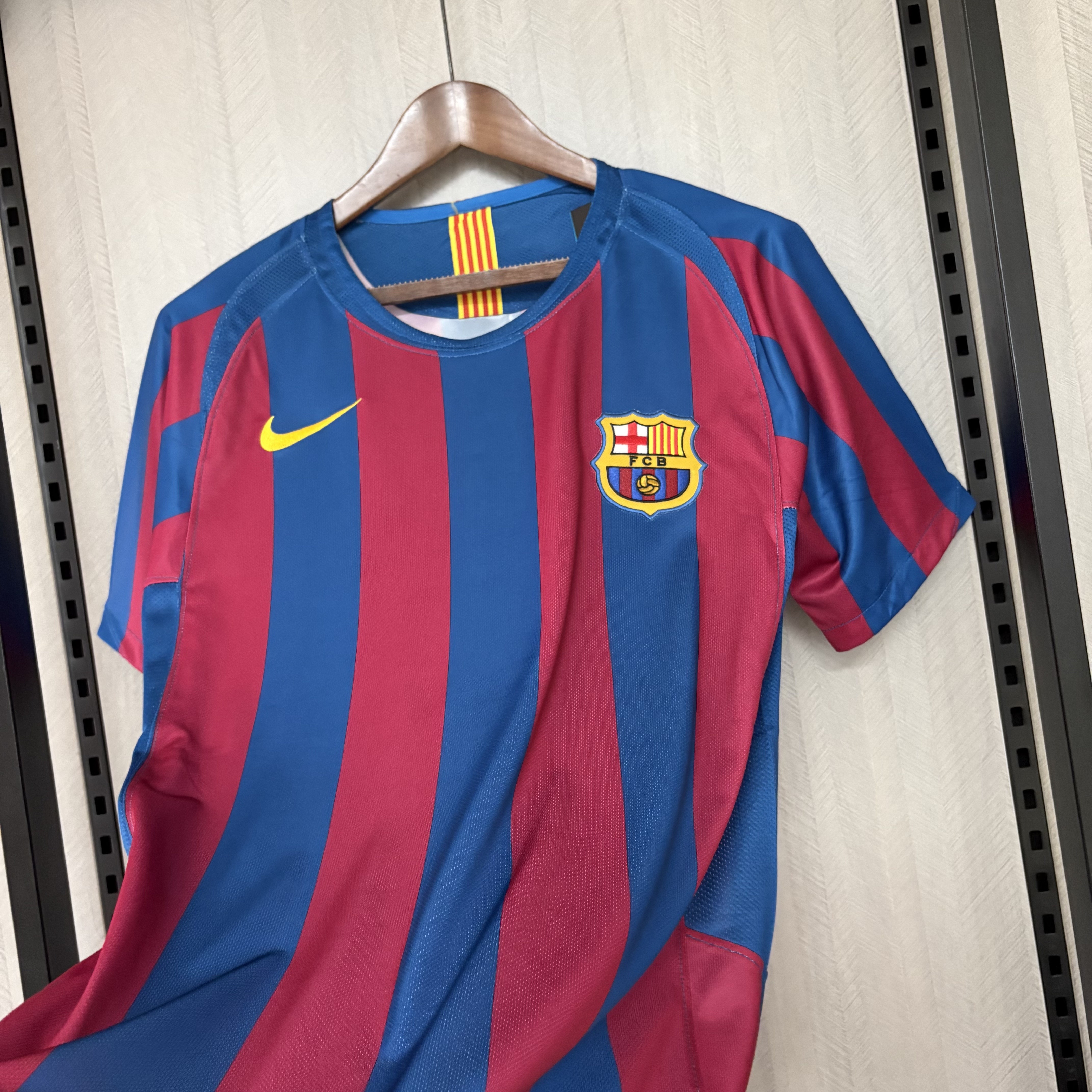 Barcelona 2005/06 Men's Retro Home Jersey