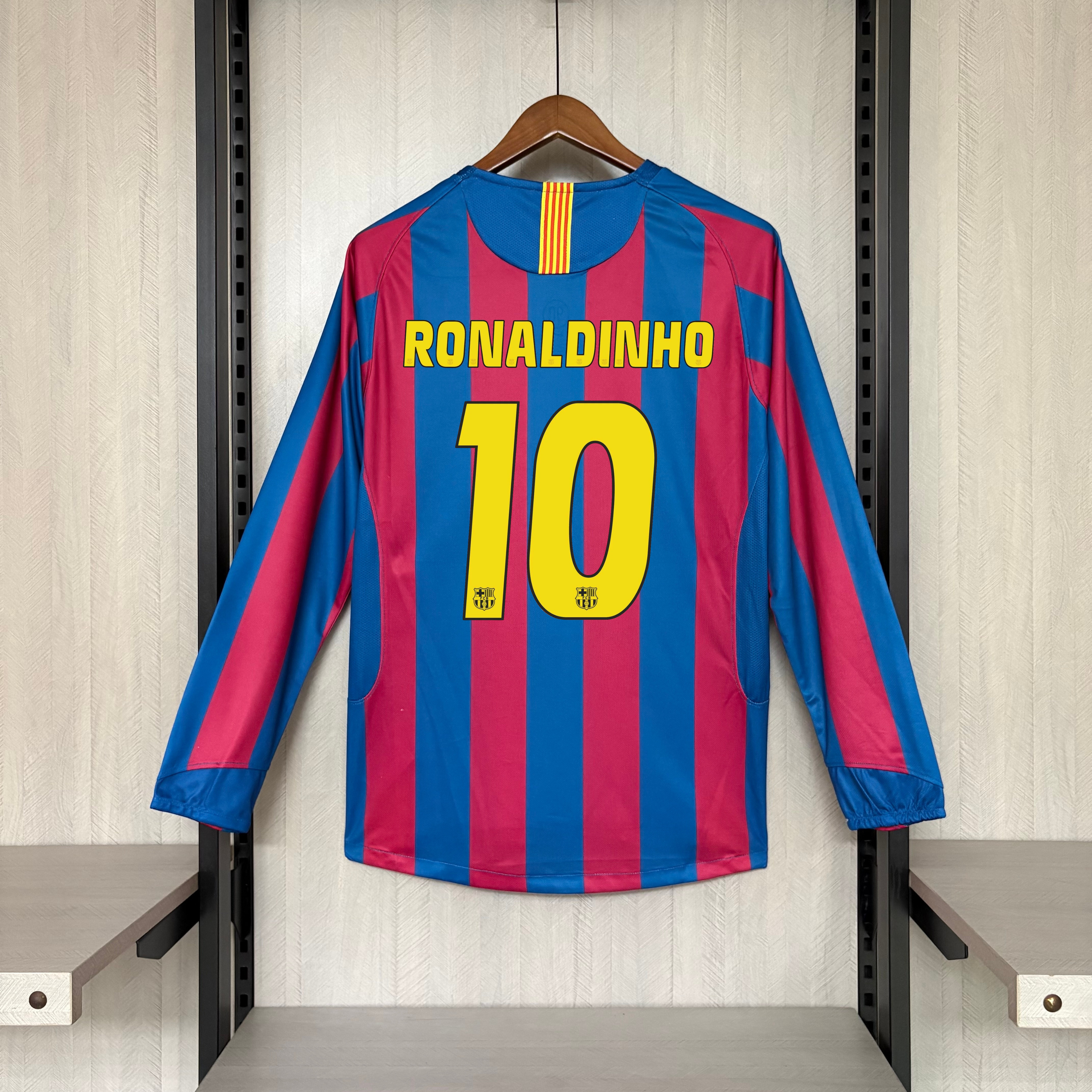 Barcelona 2005/06 Men's Retro Long Sleeve Home Jersey