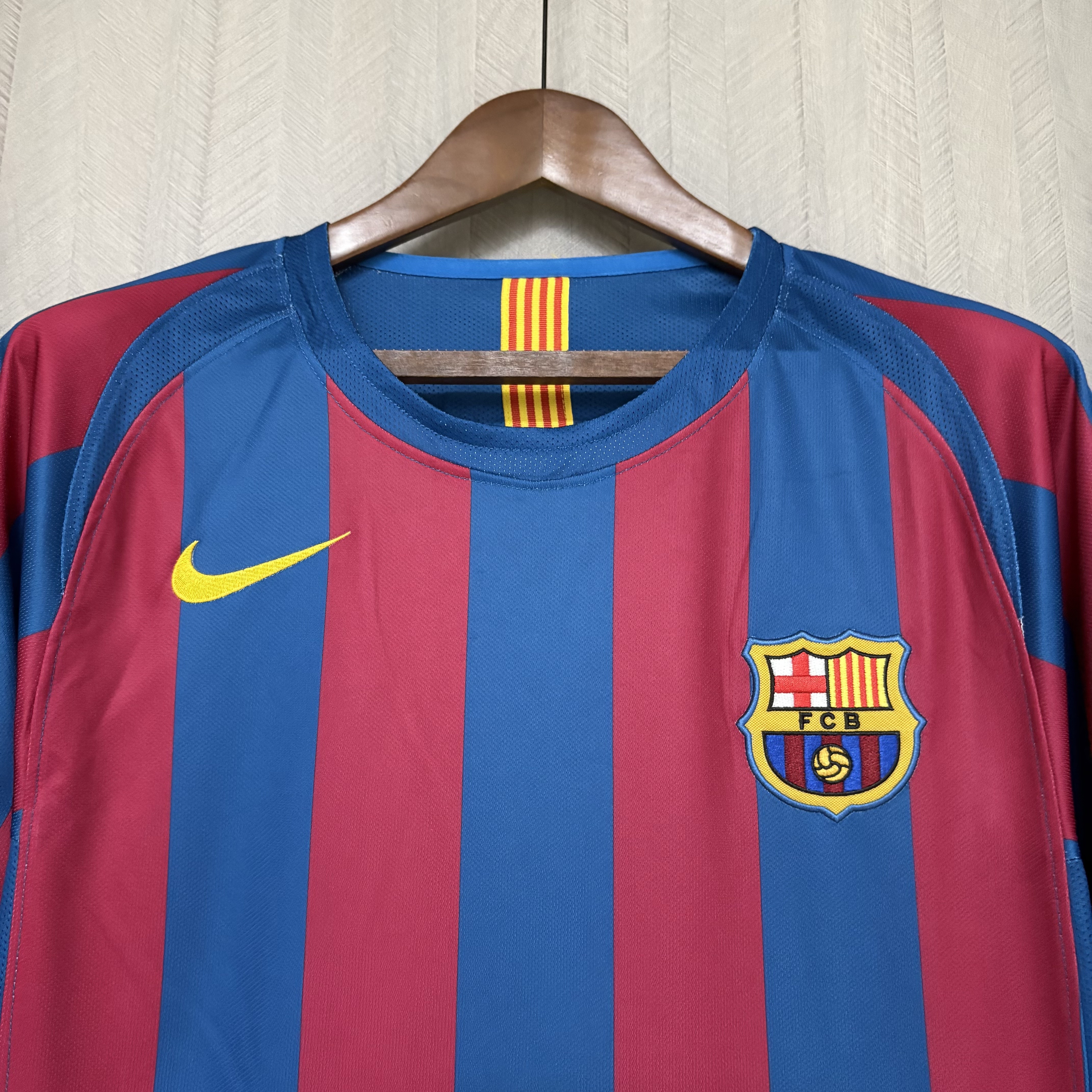 Barcelona 2005/06 Men's Retro Long Sleeve Home Jersey