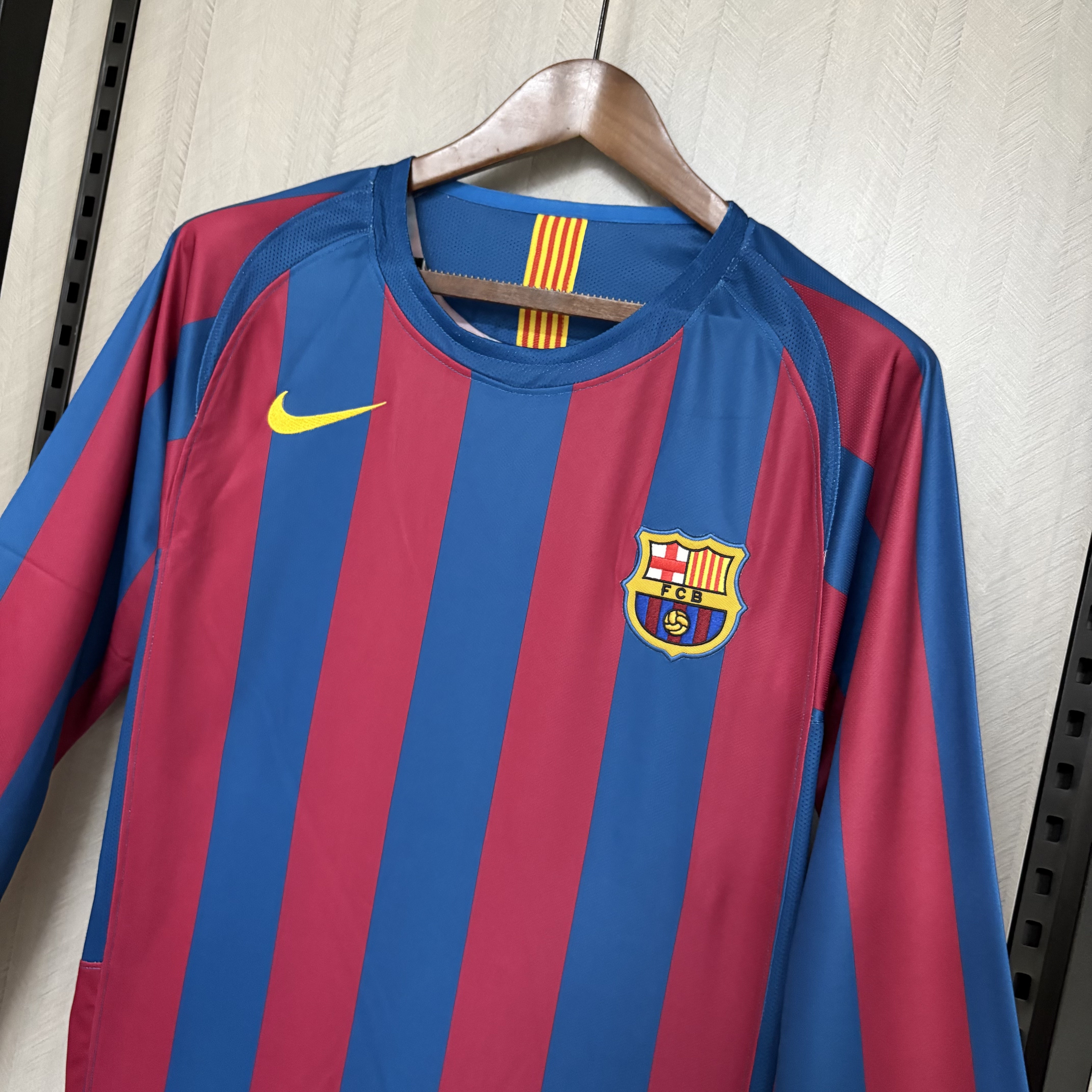 Barcelona 2005/06 Men's Retro Long Sleeve Home Jersey