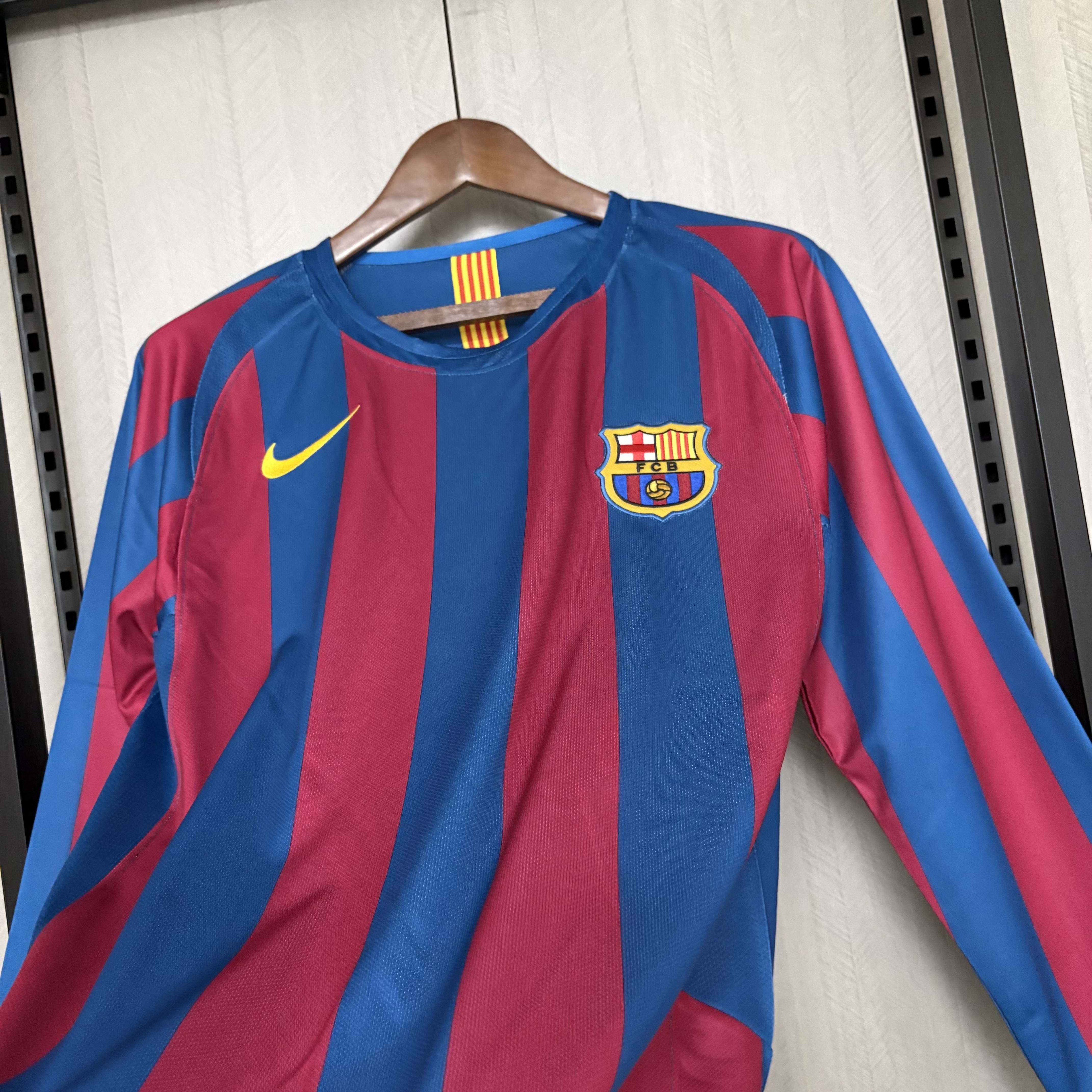Barcelona 2005/06 Men's Retro Long Sleeve Home Jersey