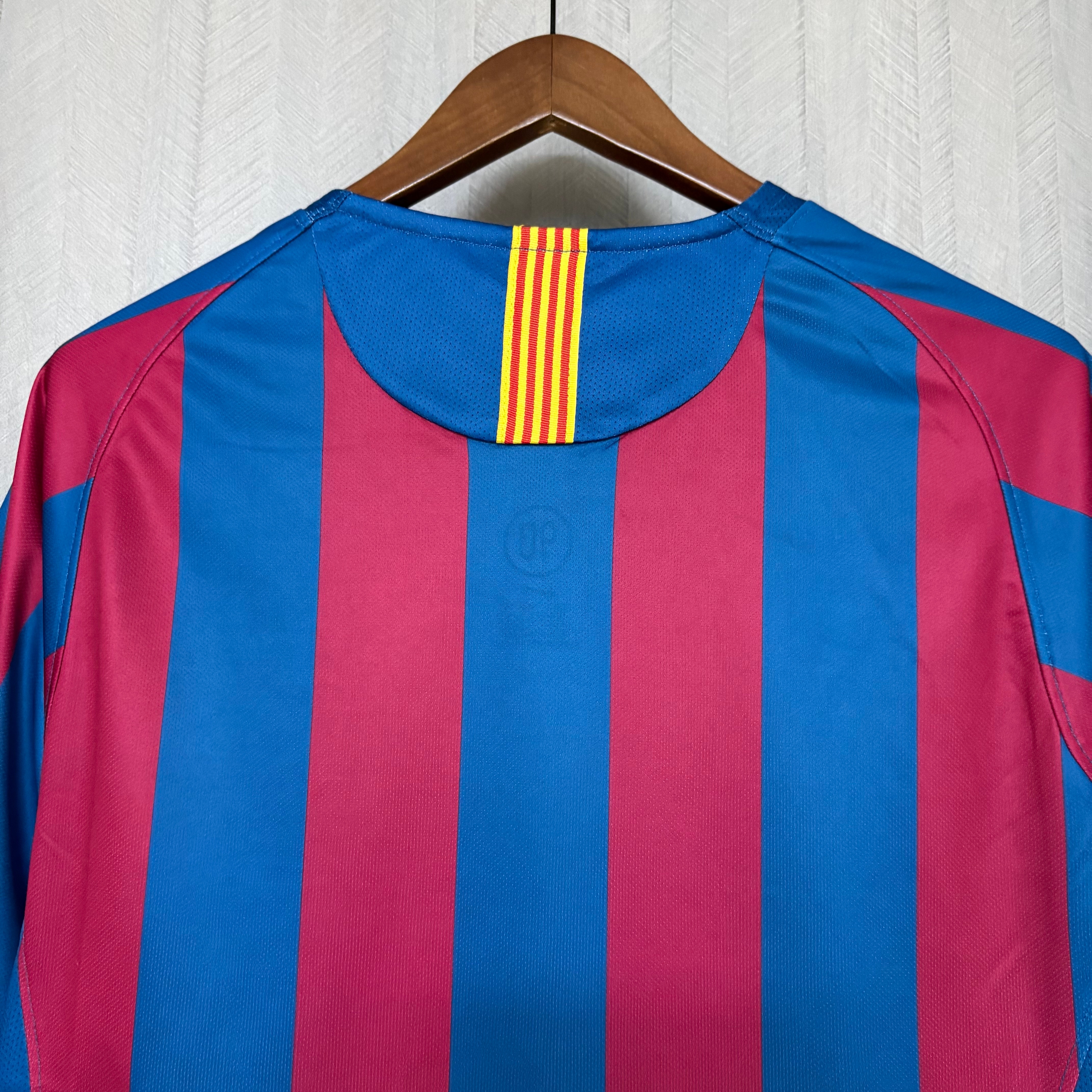 Barcelona 2005/06 Men's Retro Long Sleeve Home Jersey