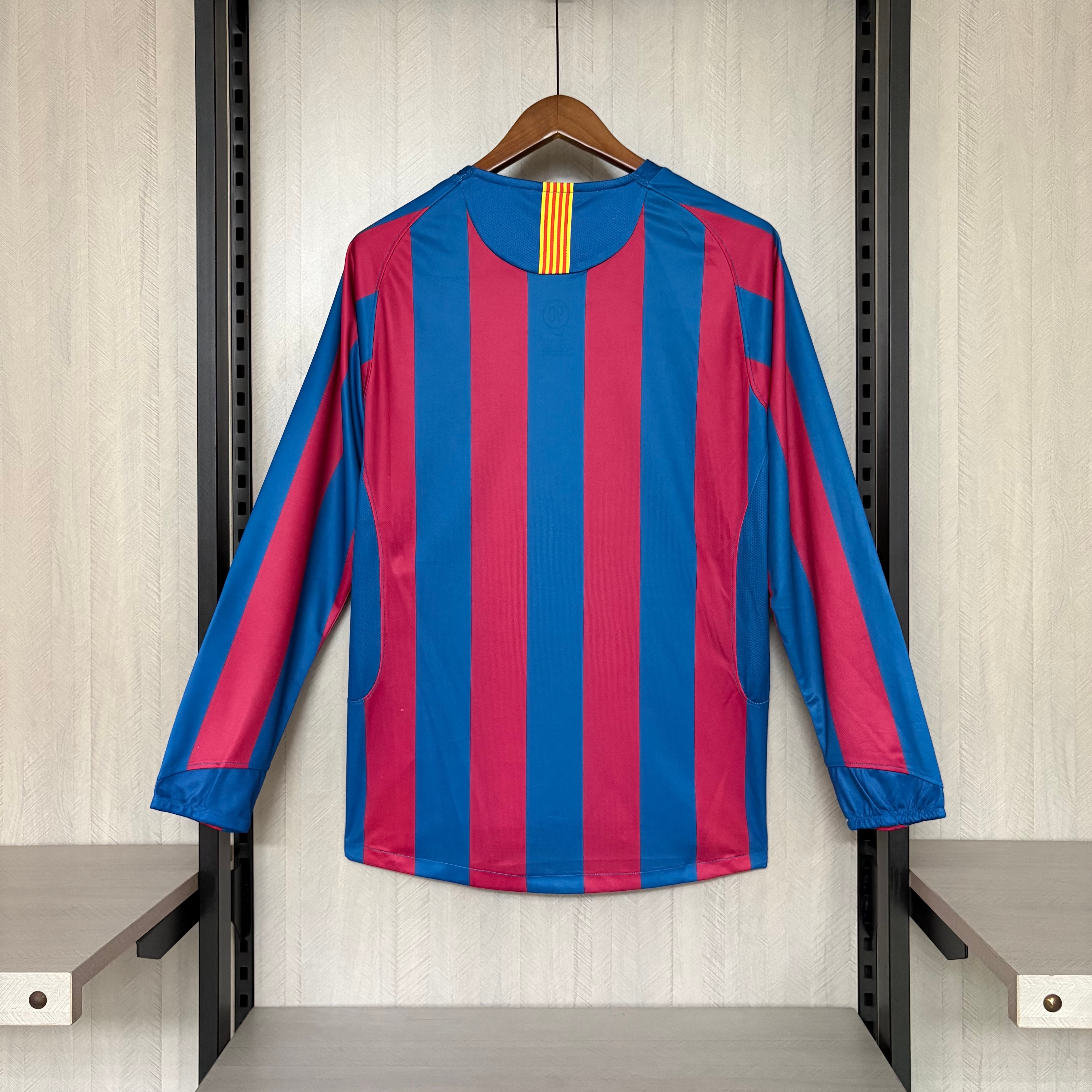 Barcelona 2005/06 Men's Retro Long Sleeve Home Jersey