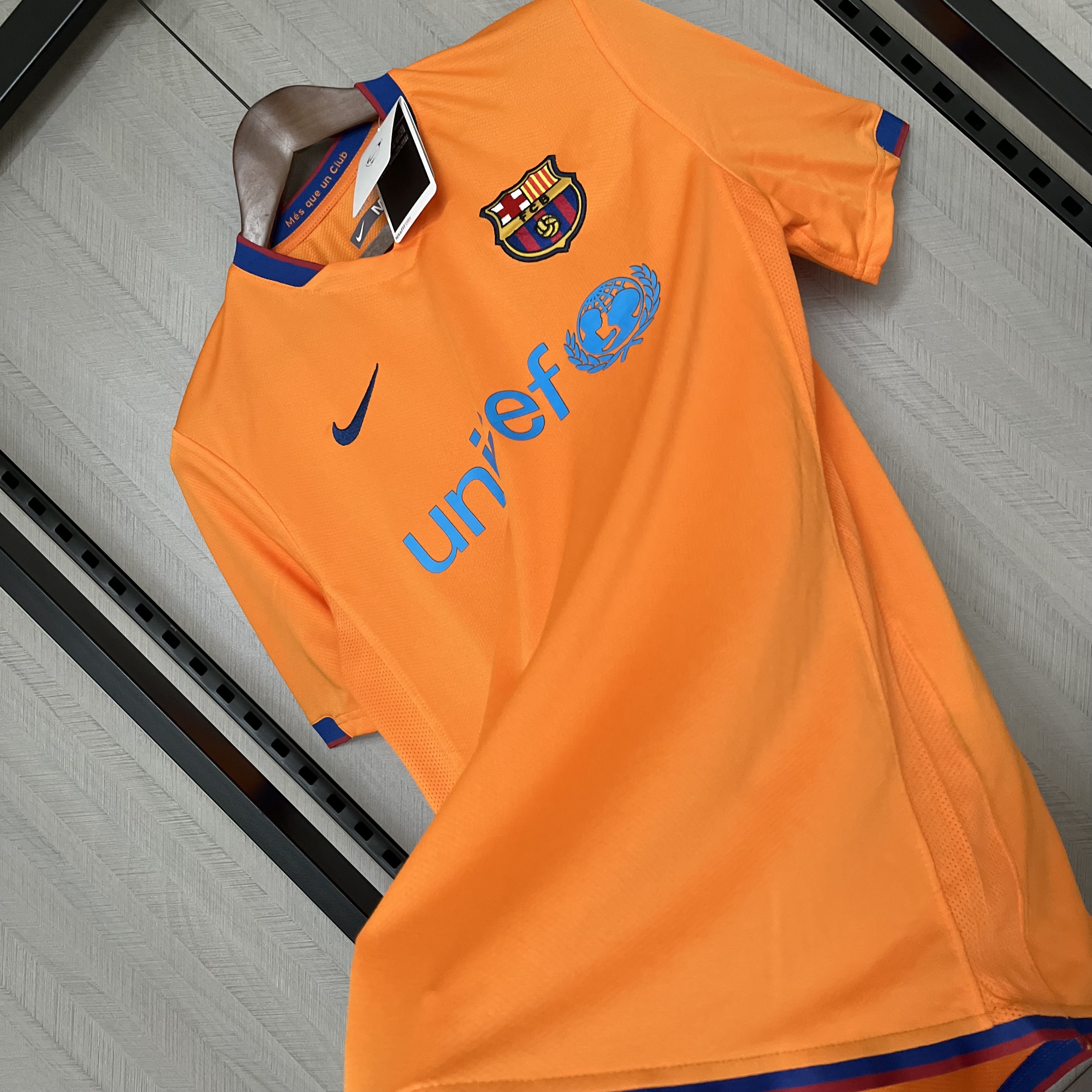 Barcelona 2006/07 Men's Retro Away Jersey
