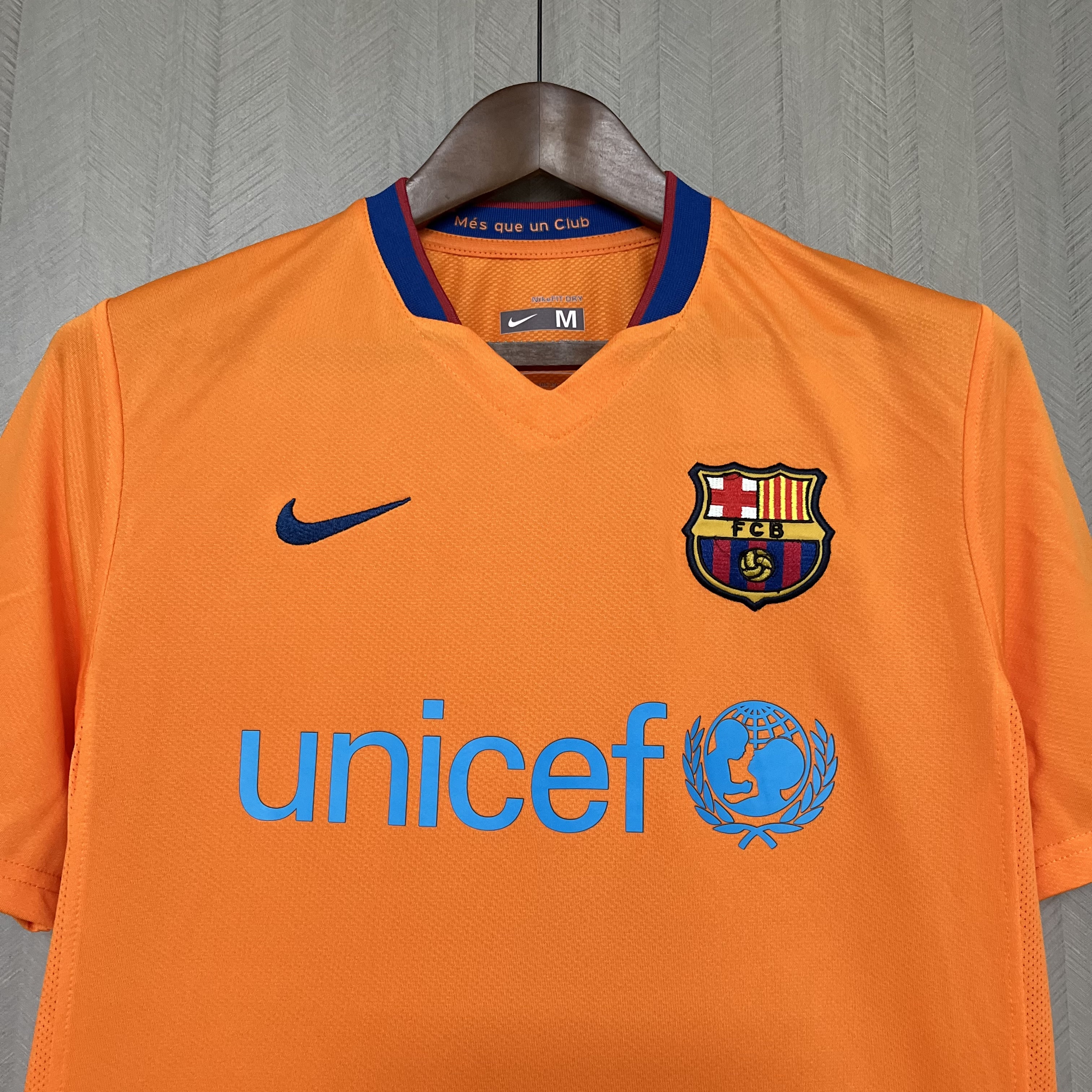Barcelona 2006/07 Men's Retro Away Jersey