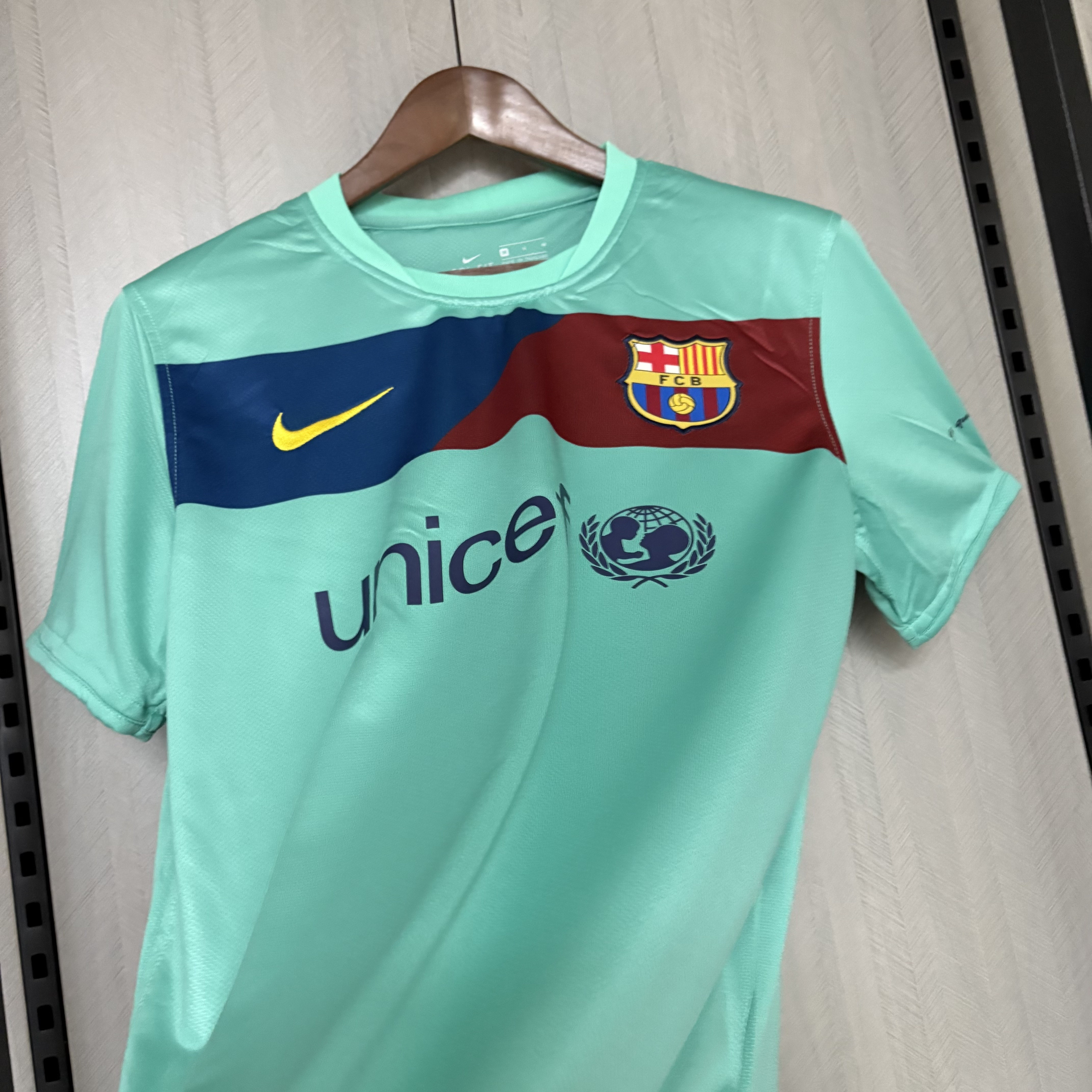 Barcelona 2010/11 Men's Retro Away Design 2 Jersey