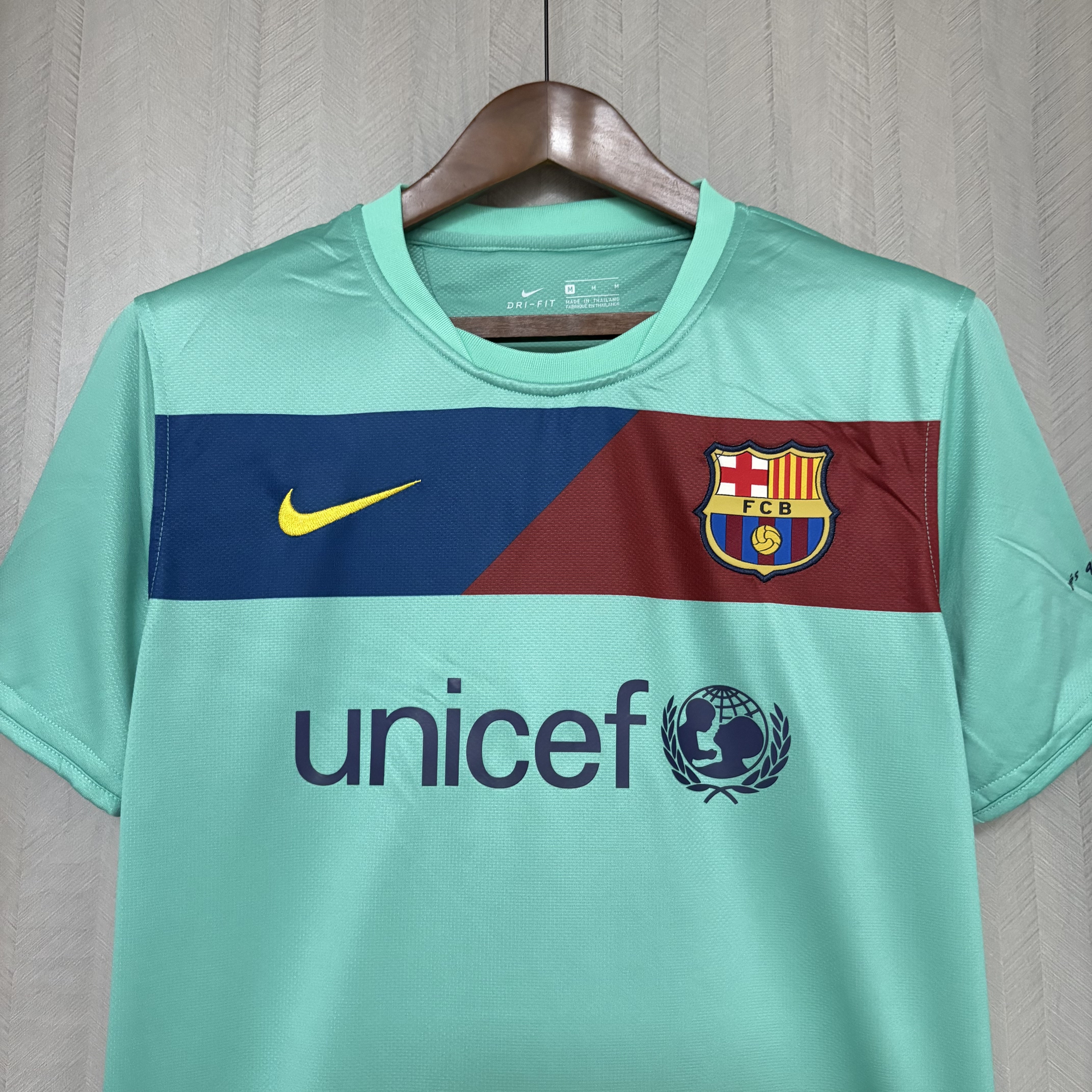 Barcelona 2010/11 Men's Retro Away Design 2 Jersey