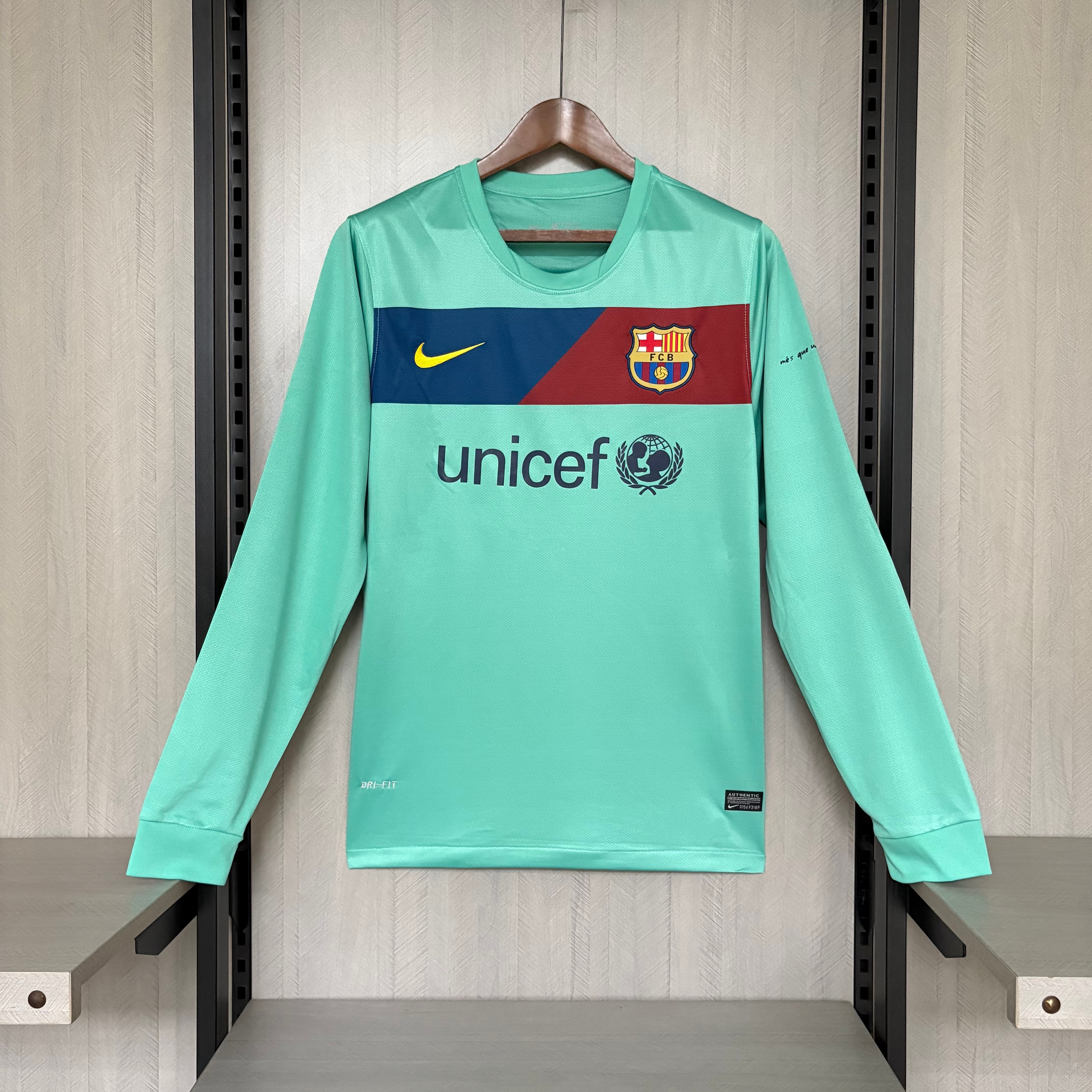 Barcelona 2010/11 Men's Retro Long Sleeve Away Jersey
