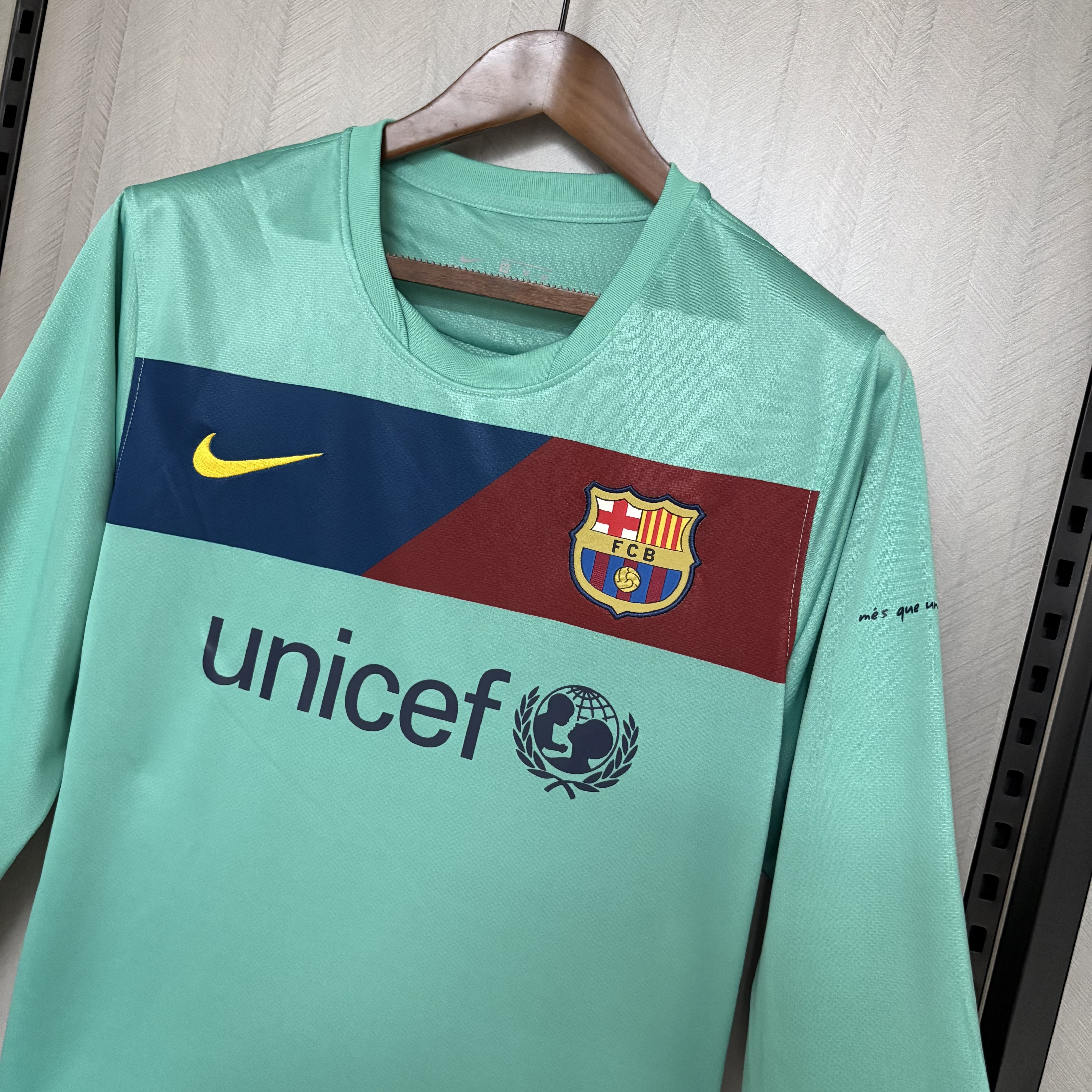 Barcelona 2010/11 Men's Retro Long Sleeve Away Jersey