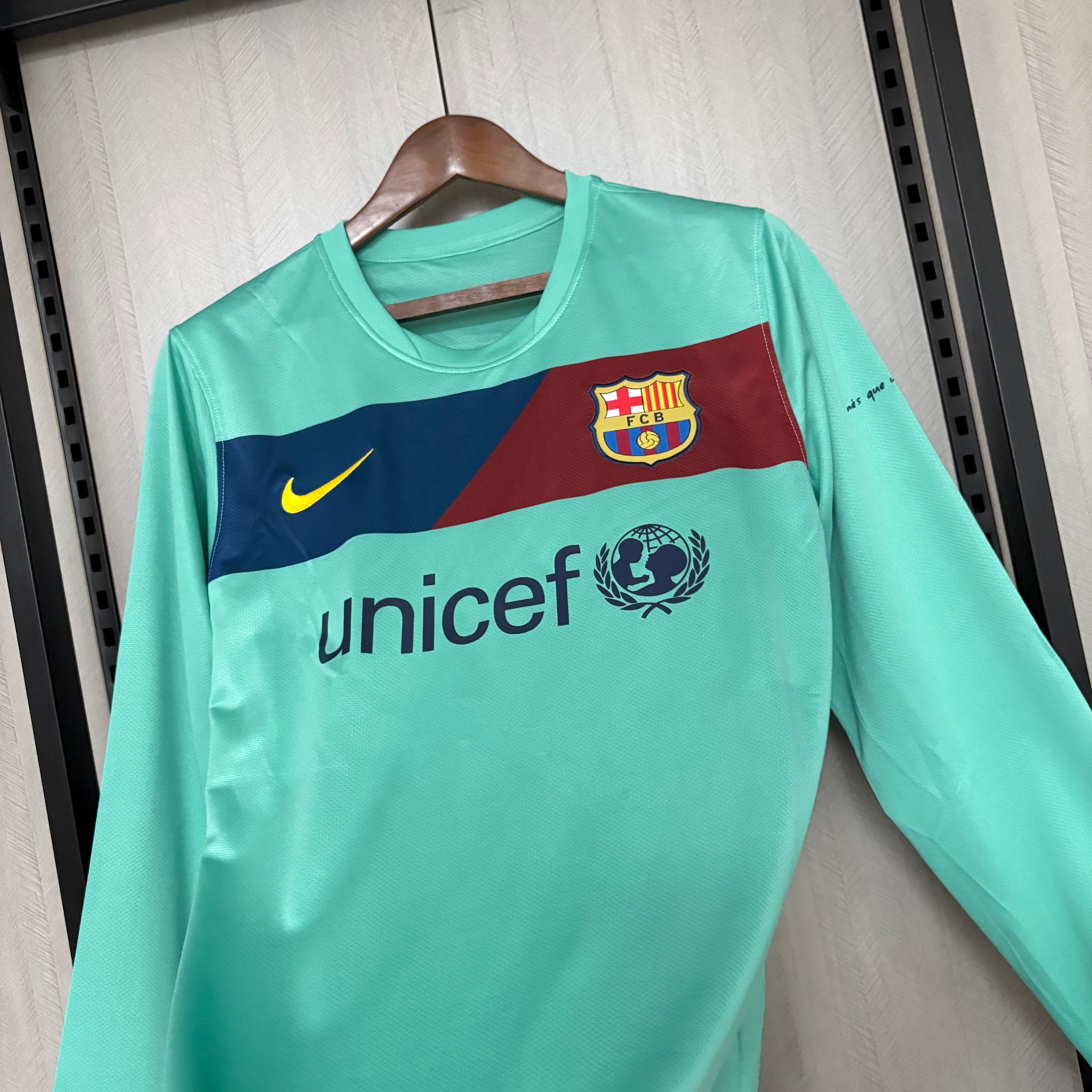 Barcelona 2010/11 Men's Retro Long Sleeve Away Jersey