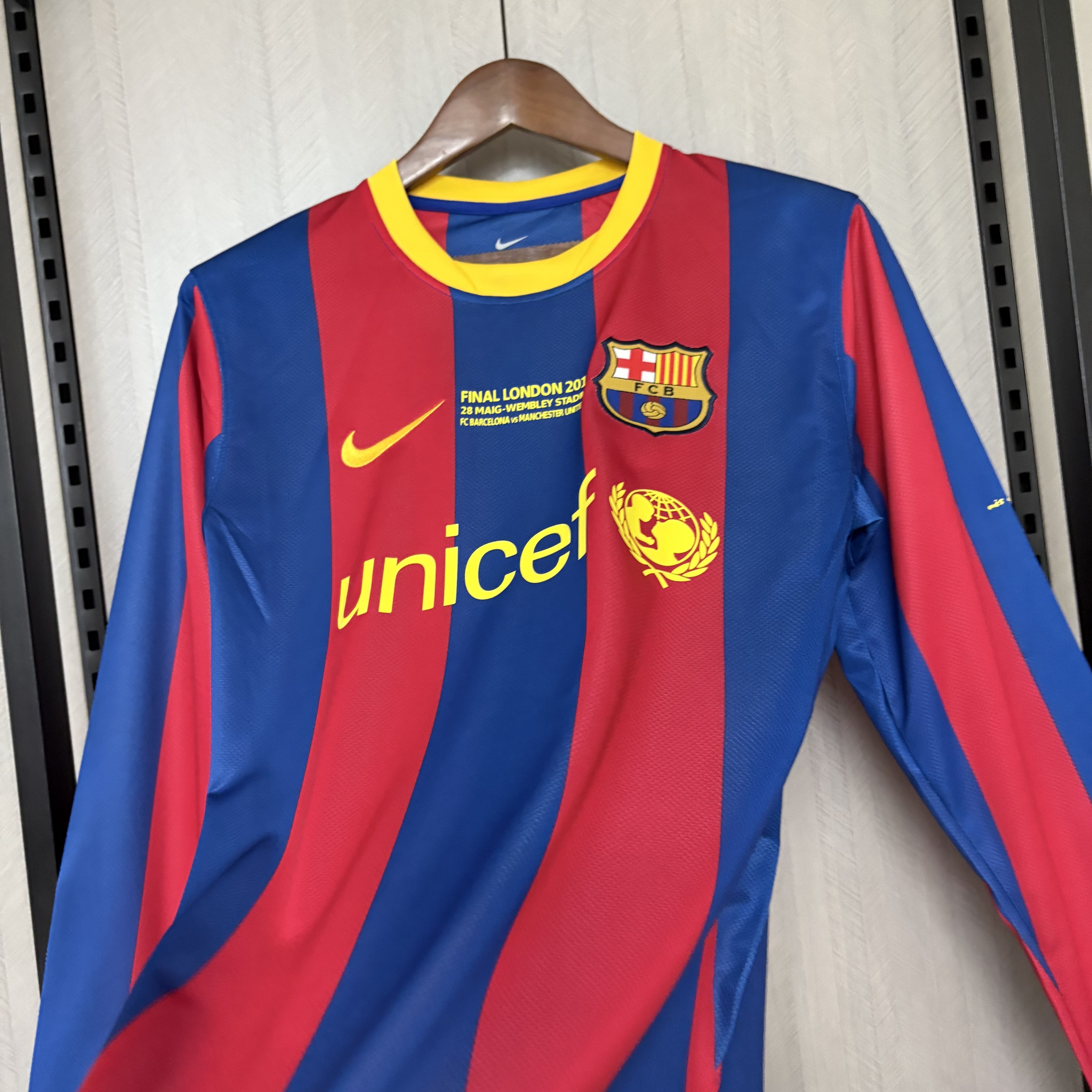 Barcelona 2010/11 Men's Retro Long Sleeve Home Jersey