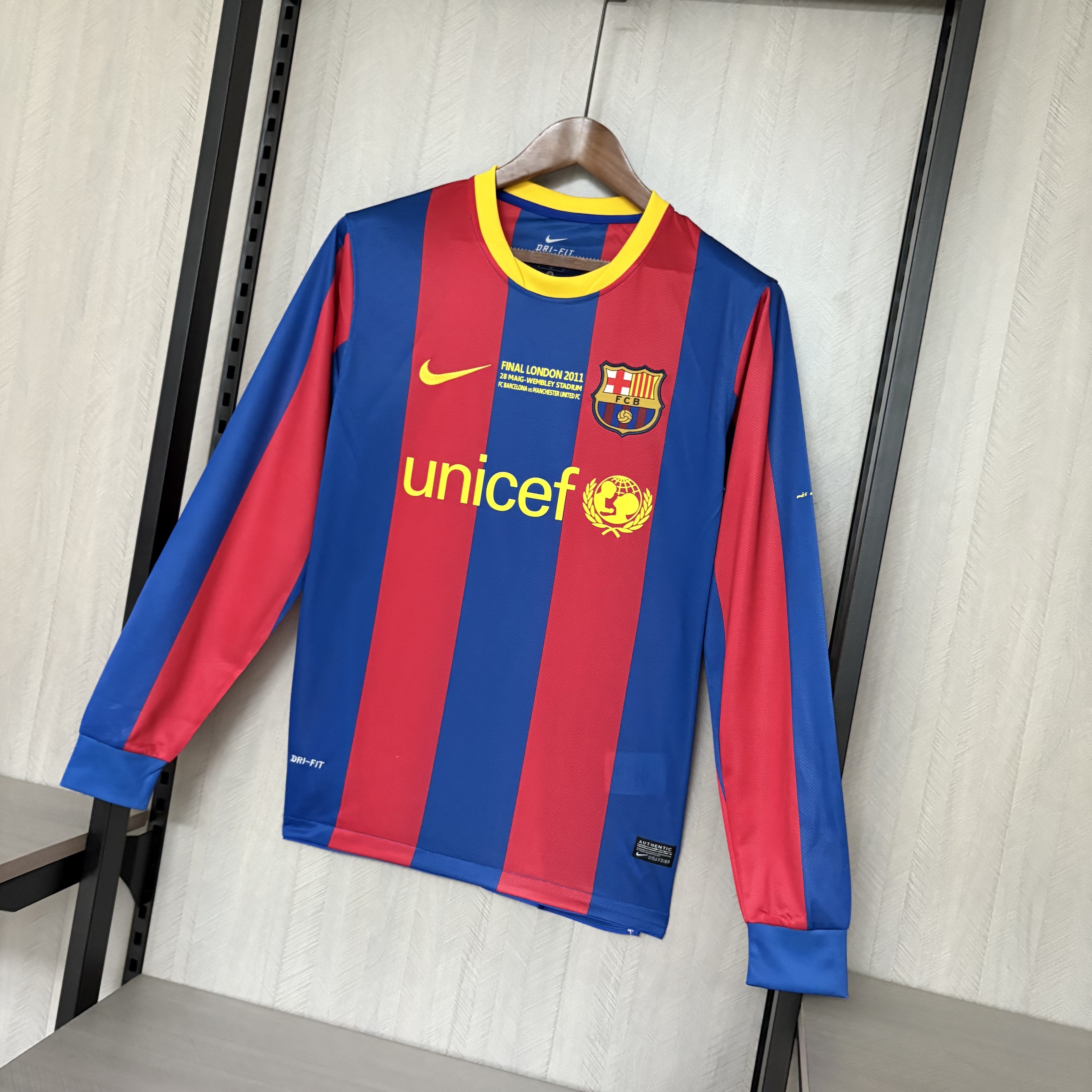 Barcelona 2010/11 Men's Retro Long Sleeve Home Jersey