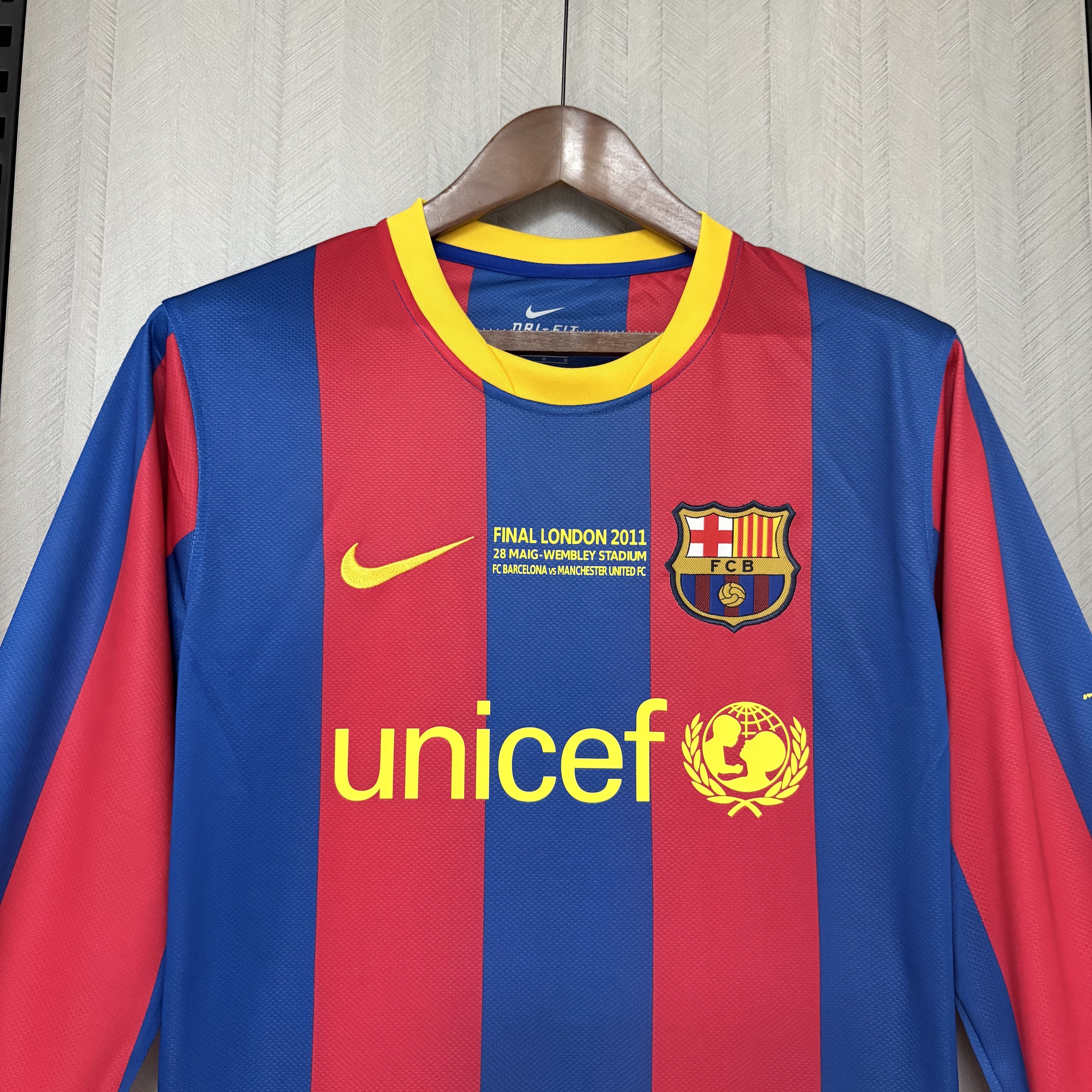 Barcelona 2010/11 Men's Retro Long Sleeve Home Jersey