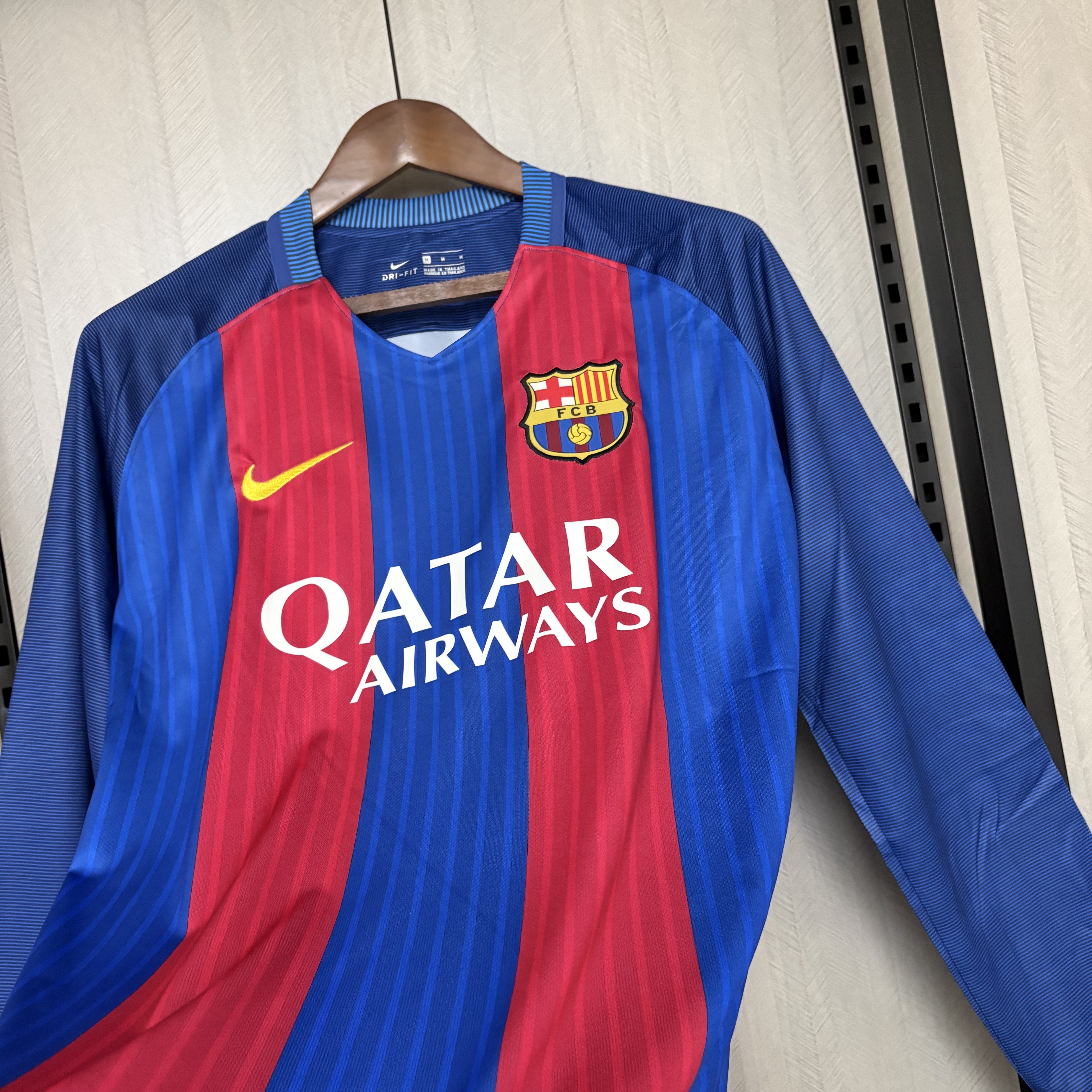 Barcelona 2016/17 Men's Retro Long Sleeve Home Jersey