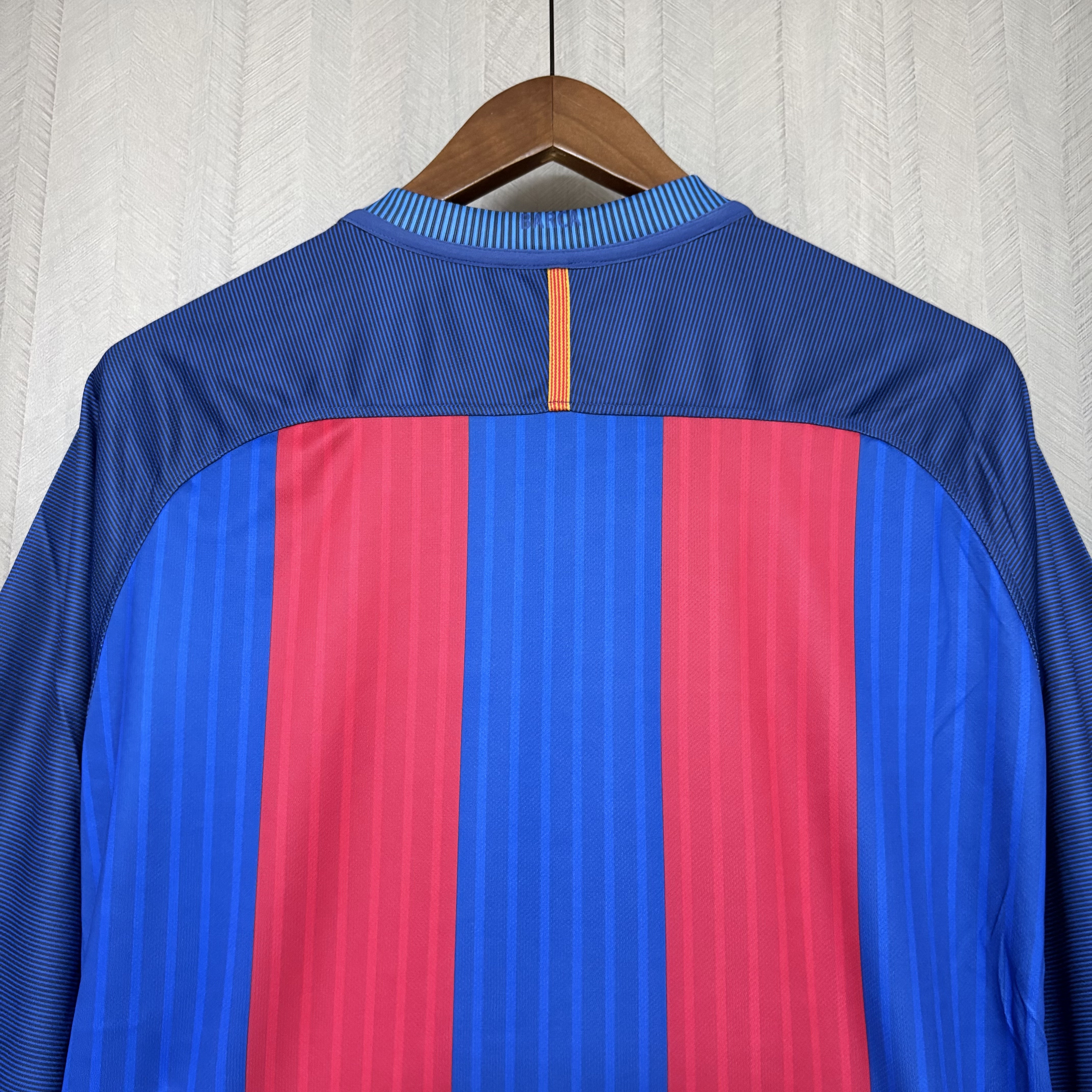 Barcelona 2016/17 Men's Retro Long Sleeve Home Jersey