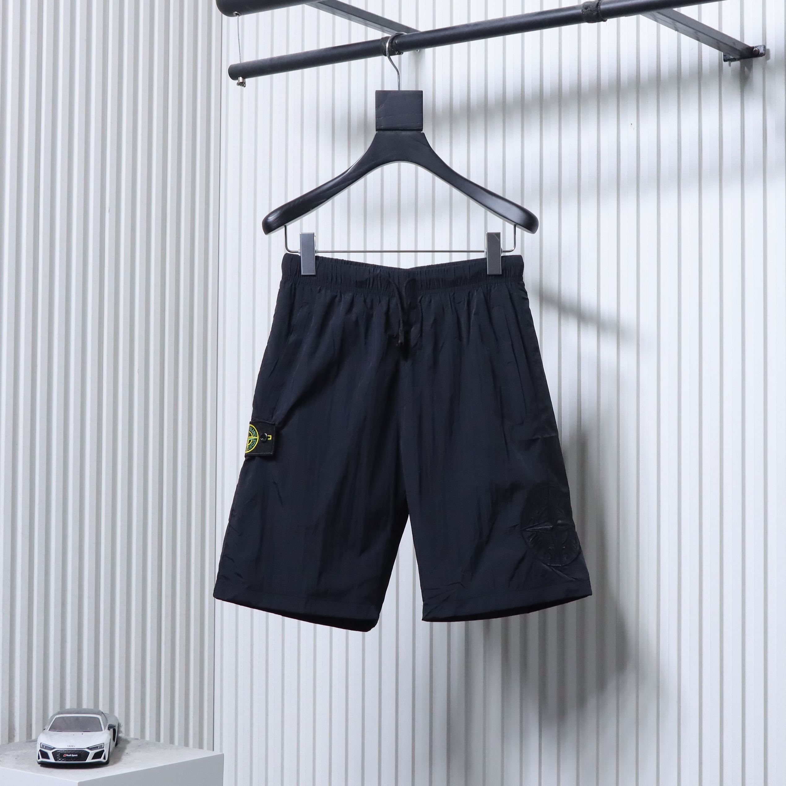 Stone Island Classic Badge Cargo Shorts Navy