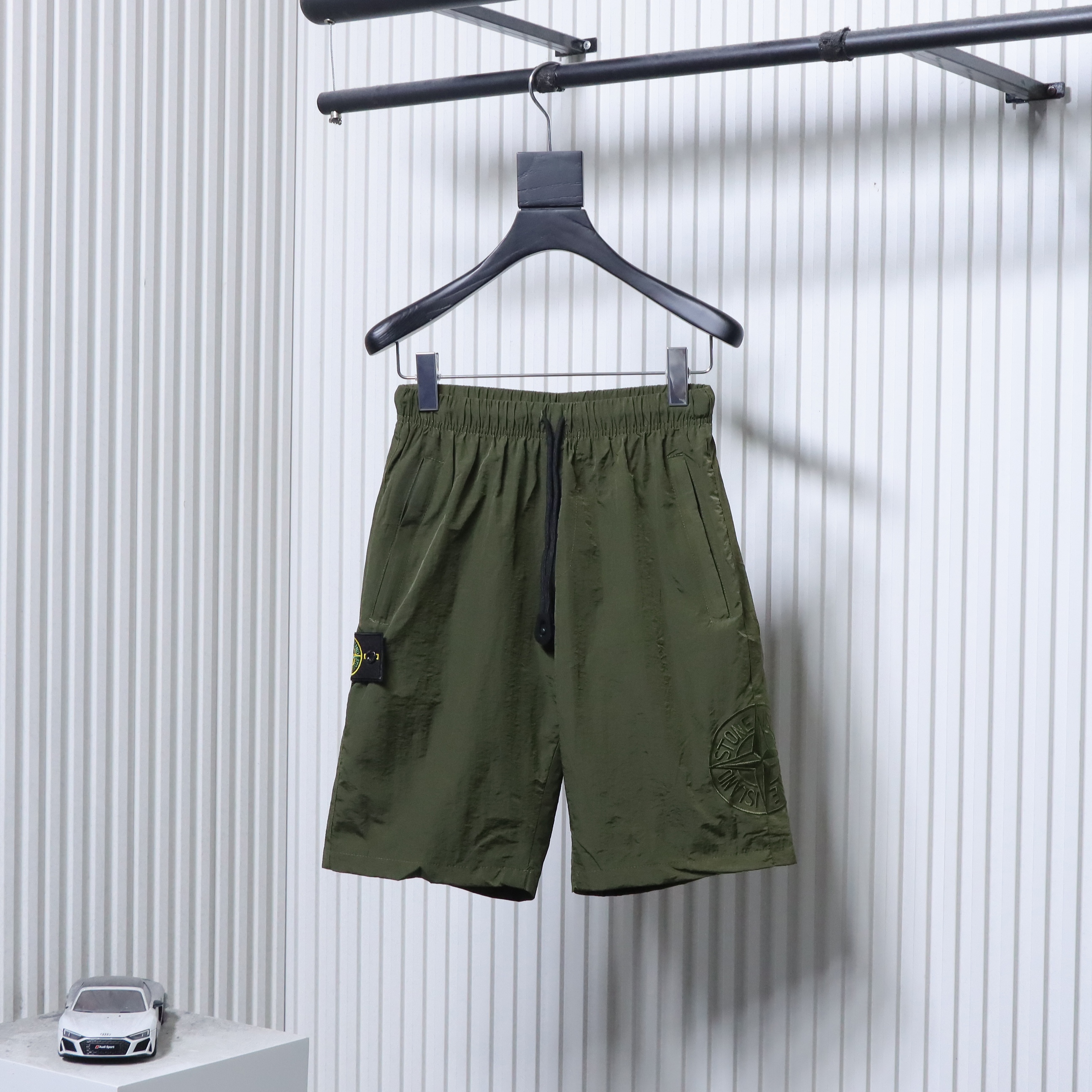Stone Island Classic Badge Cargo Shorts Olive Green