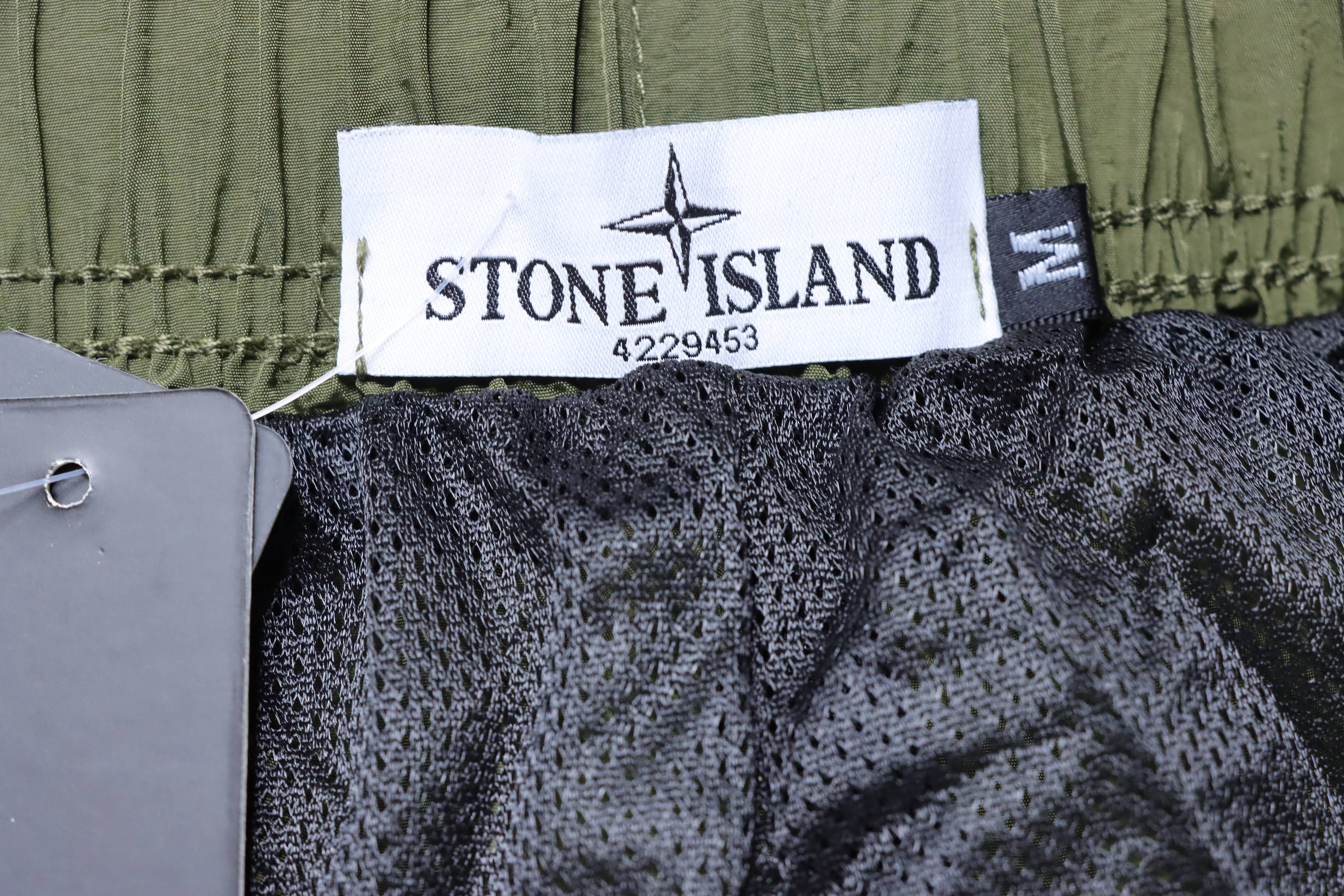Stone Island Classic Badge Cargo Shorts Olive Green