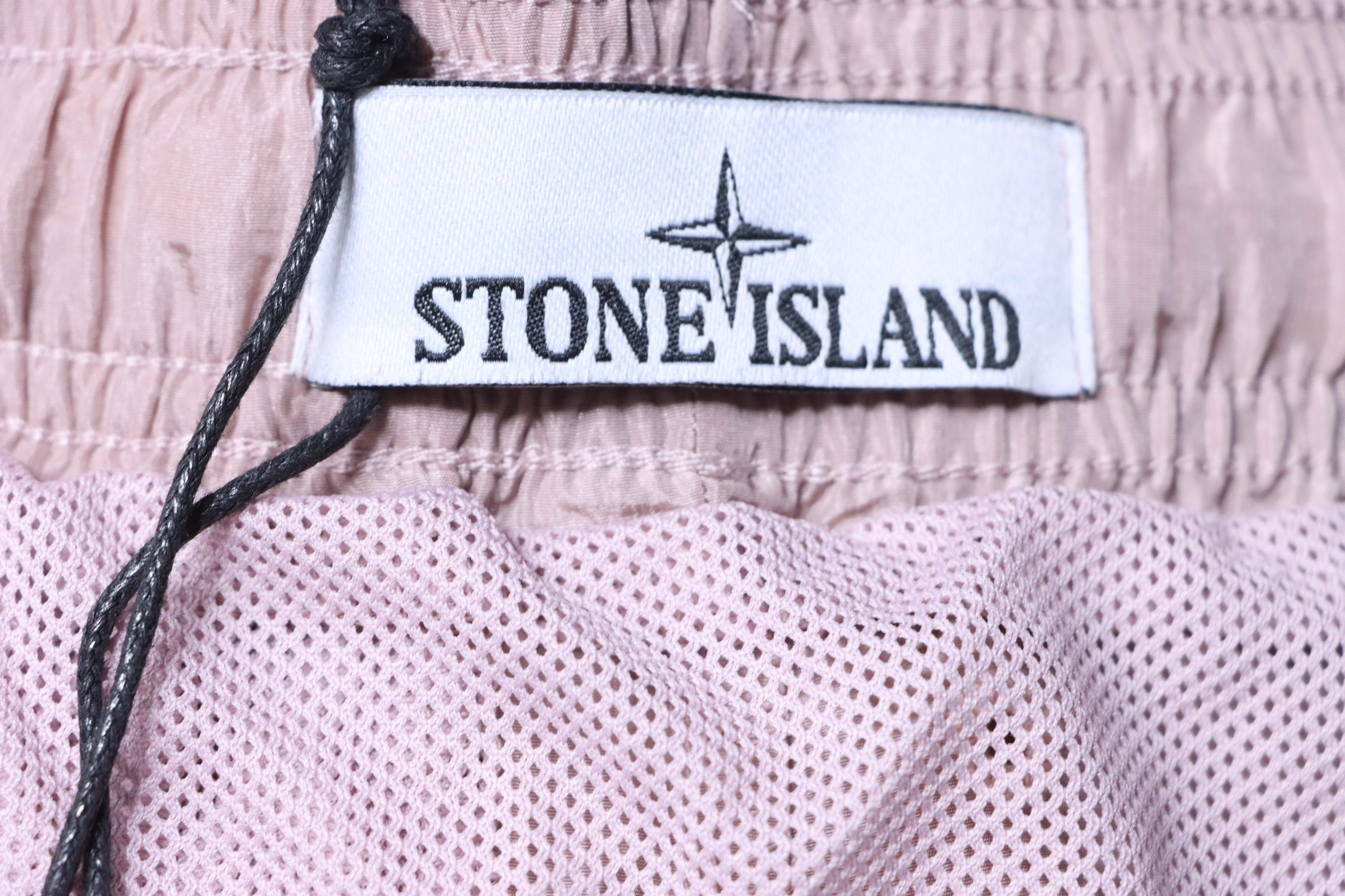 Stone Island Woven Badge Shorts Dusty Pink