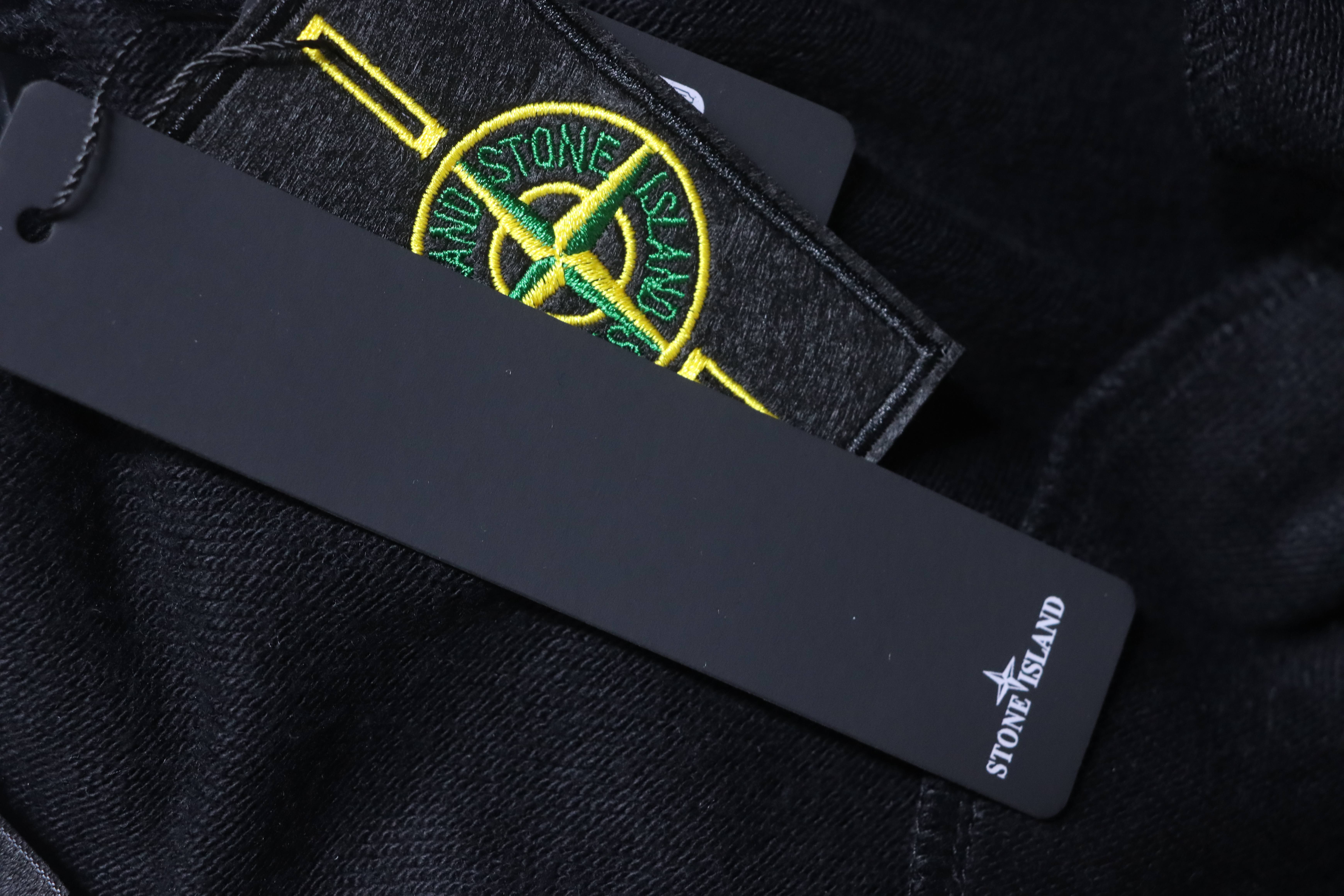 Stone Island Zip-Pocket Logo Shorts Black