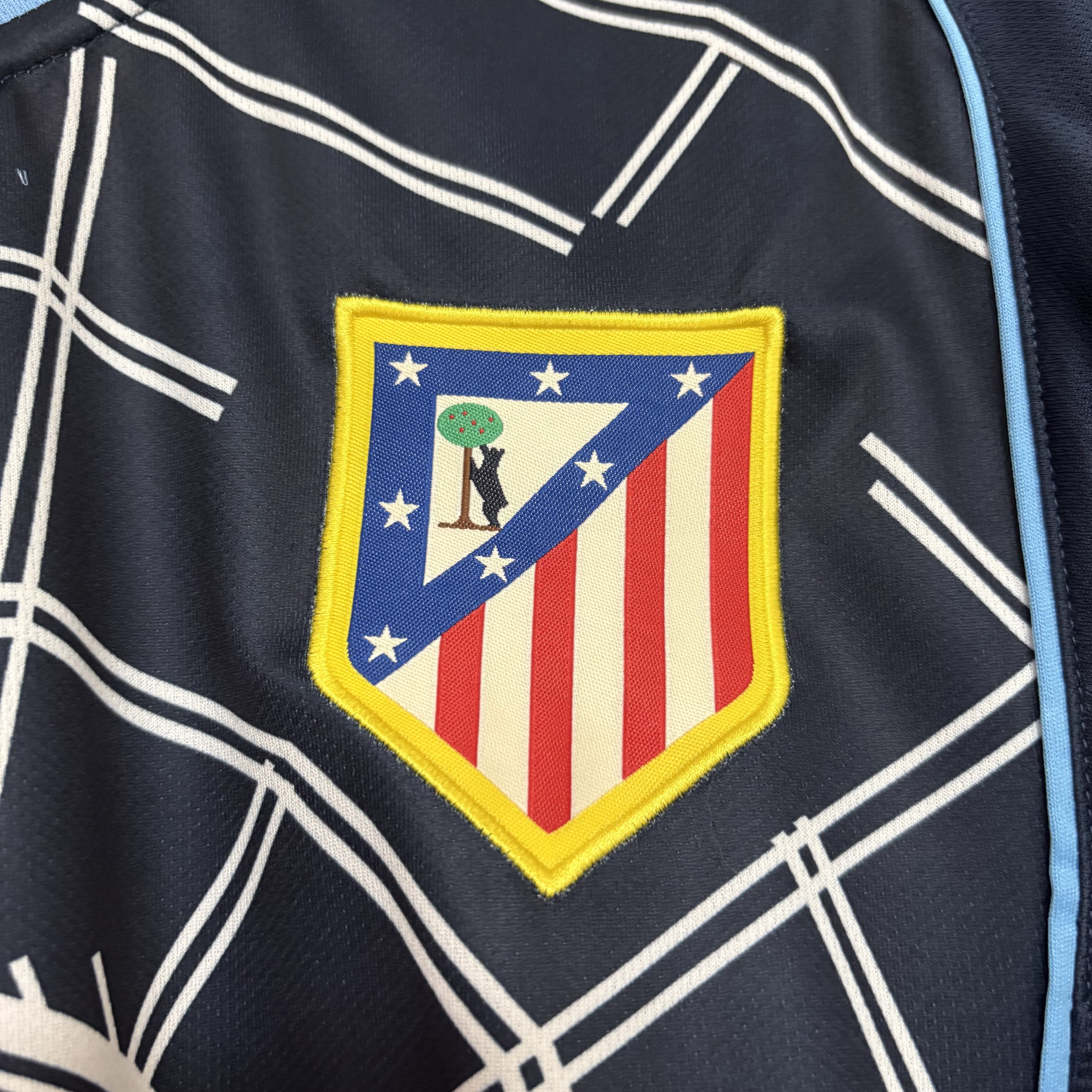 Atlético Madrid 2004 Mens Retro Long Sleeve Away Jersey