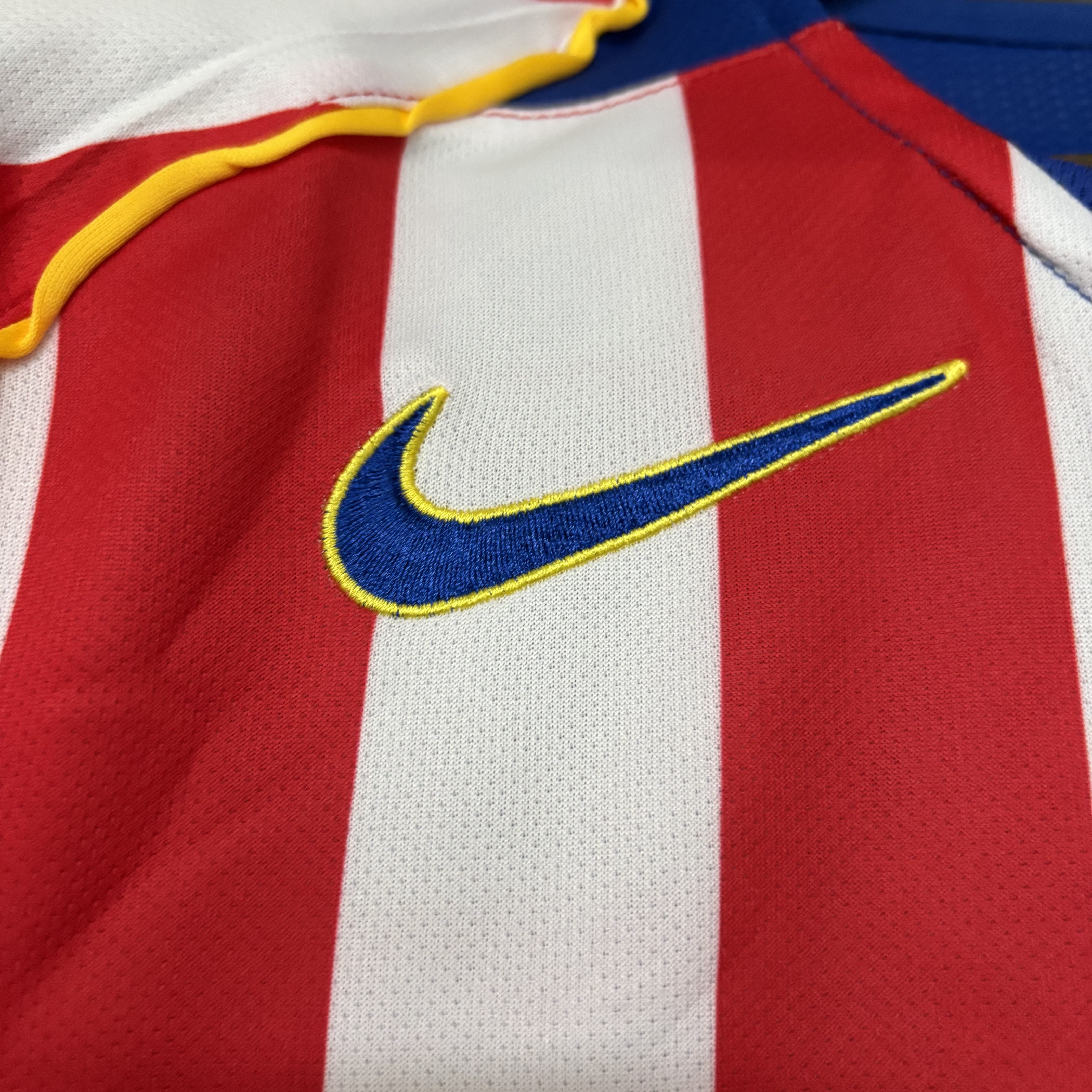 Atlético Madrid 2004 Mens Retro Long Sleeve Home Jersey