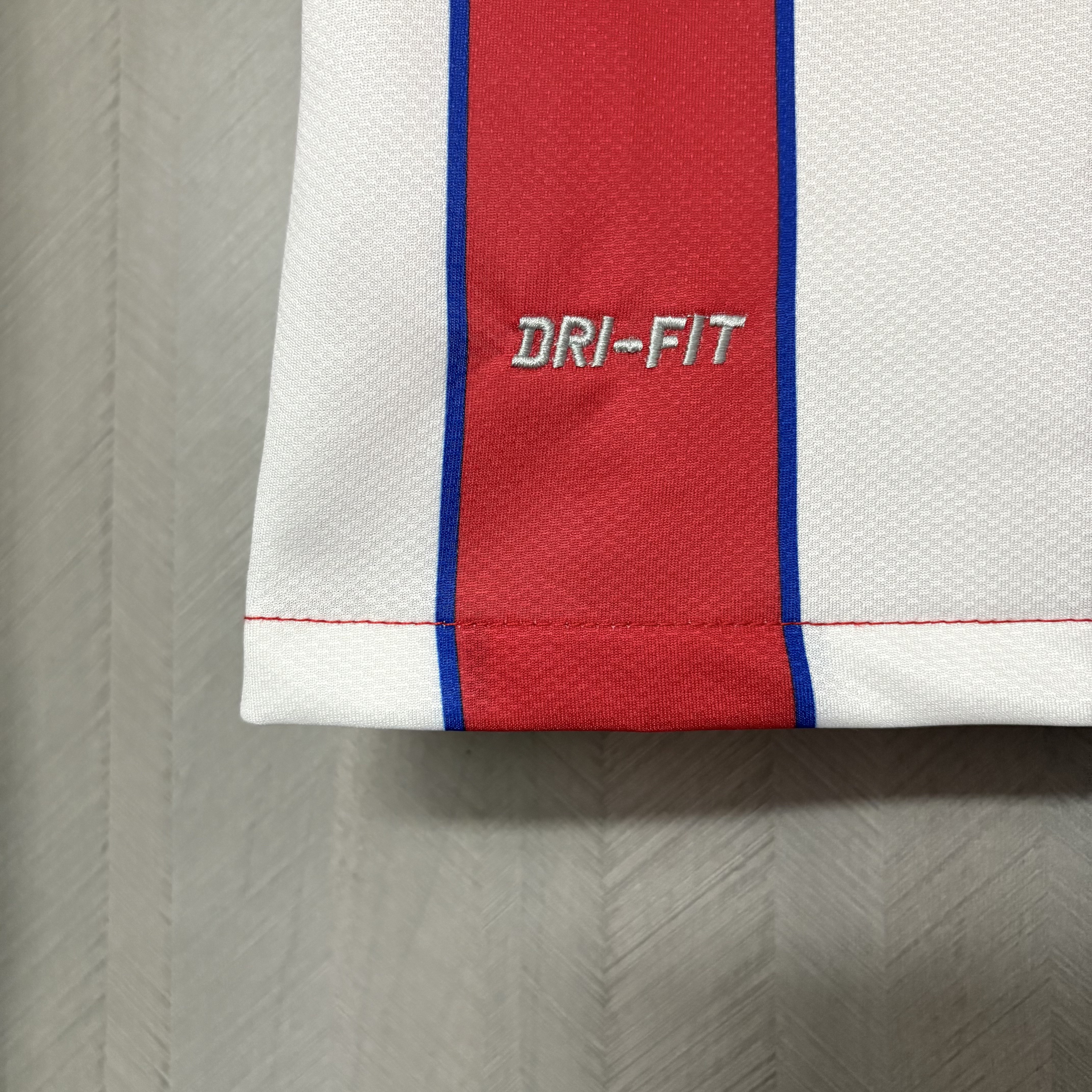 Atlético Madrid 2011/12 Mens Retro Home Jersey