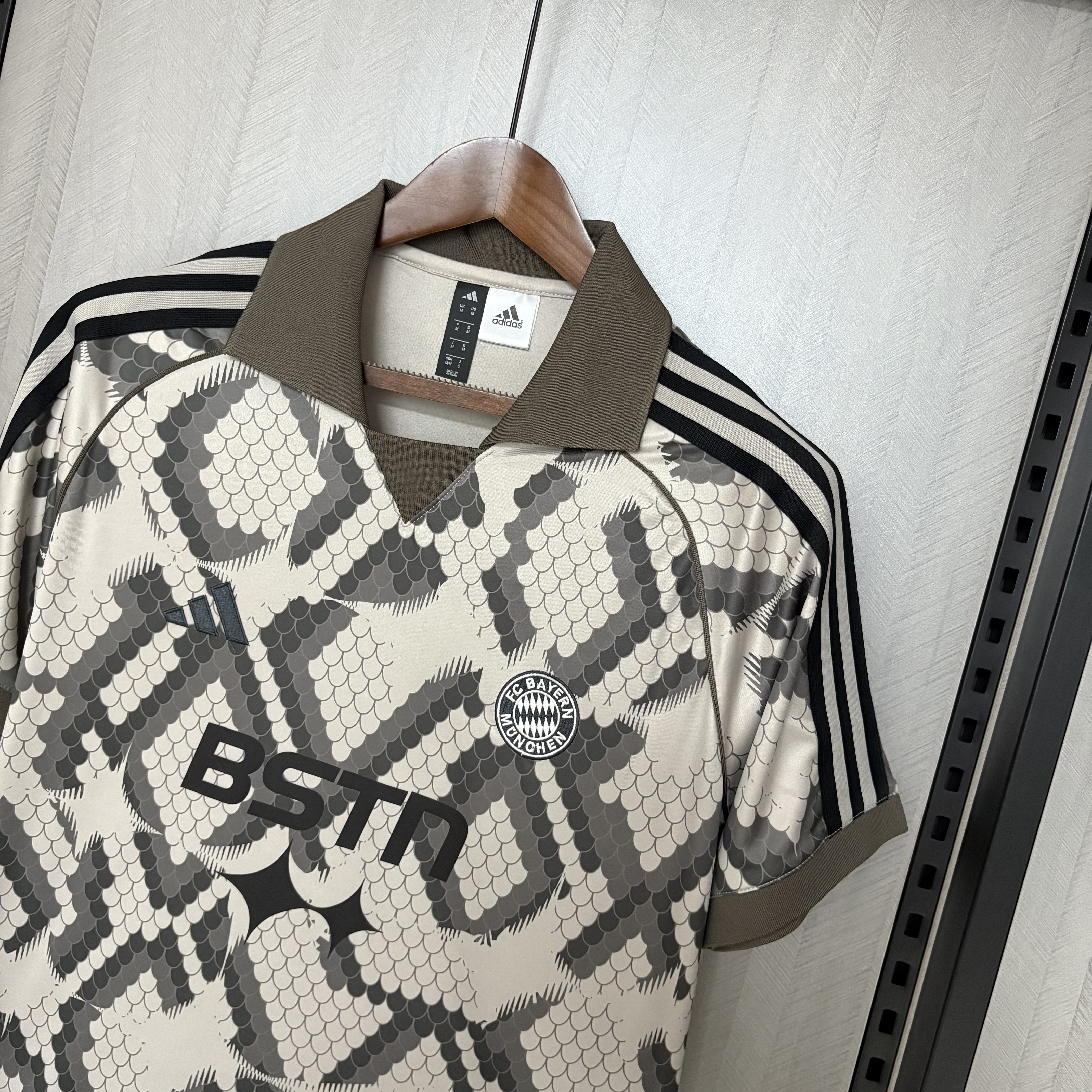 Bayern Munich 2025/26 Mens Snake Print Special Edition Jersey
