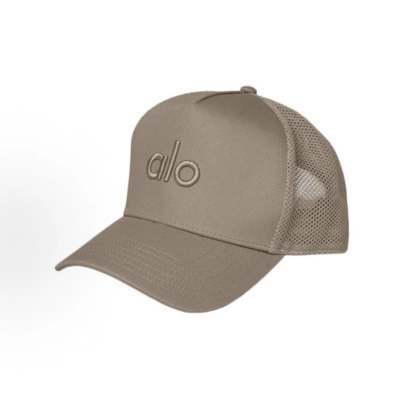 Alo Yoga District Trucker Hat Gravel 01