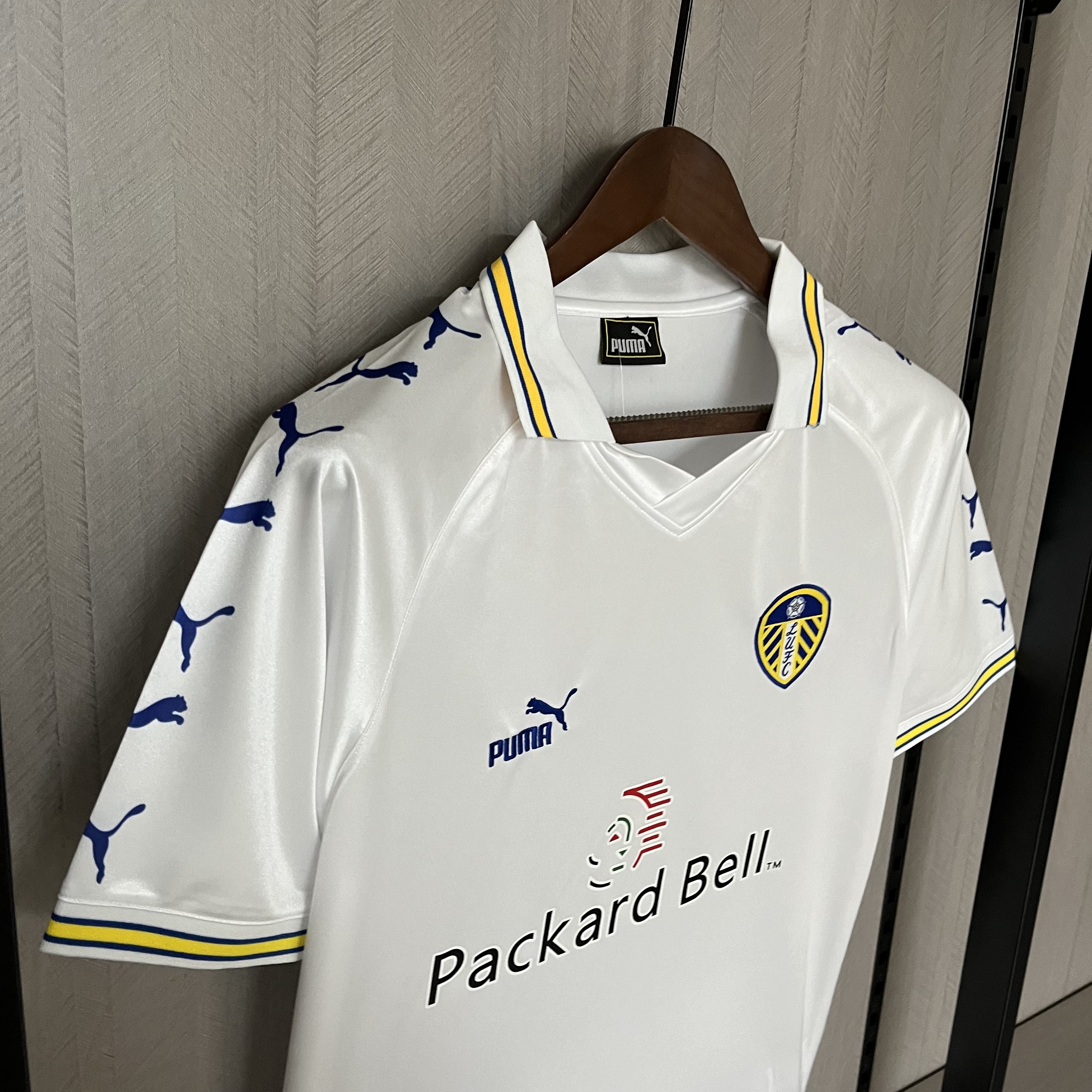 Leeds United 1999 Mens Retro Home Jersey