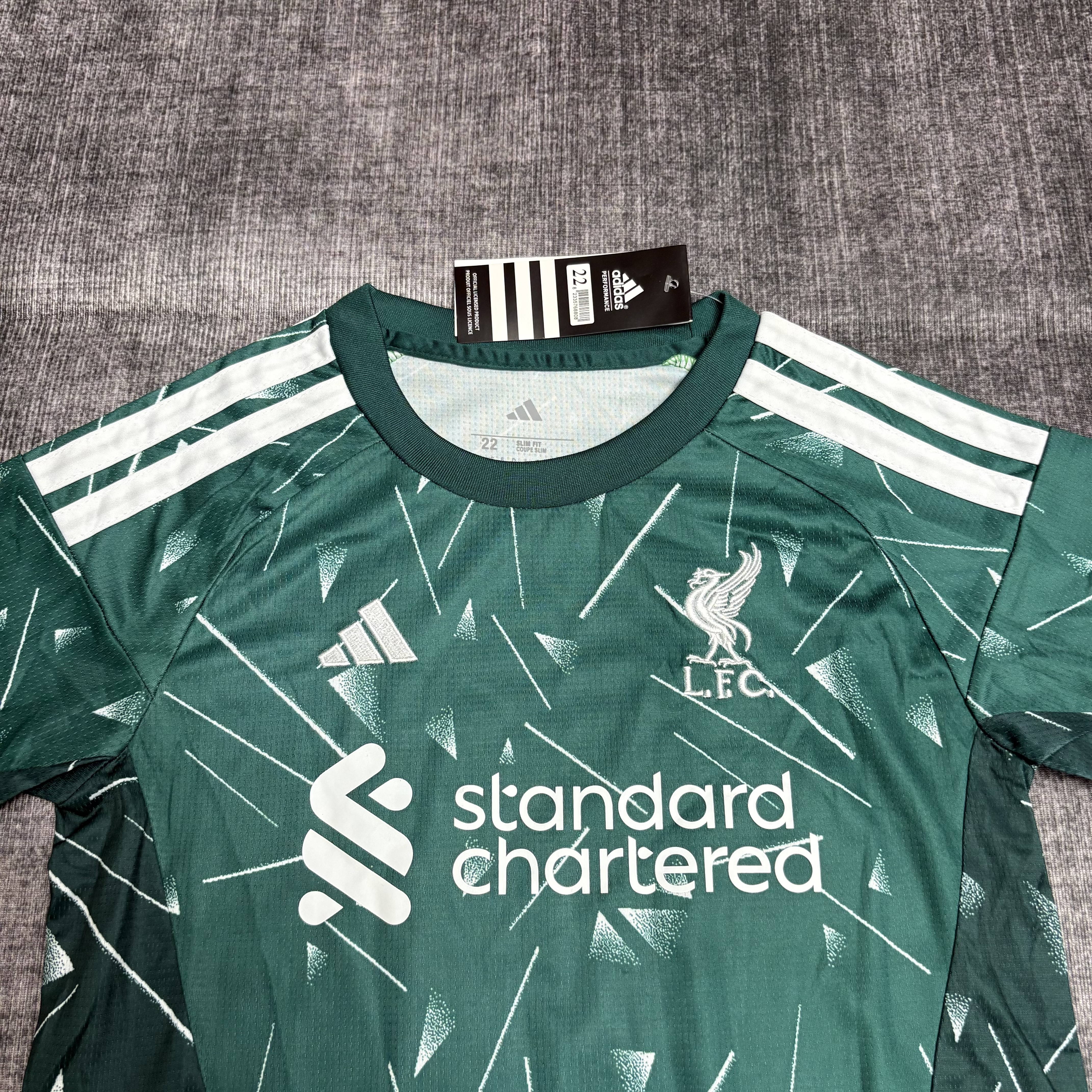 Liverpool 2025/26 Kids Green Goalkeeper Kit