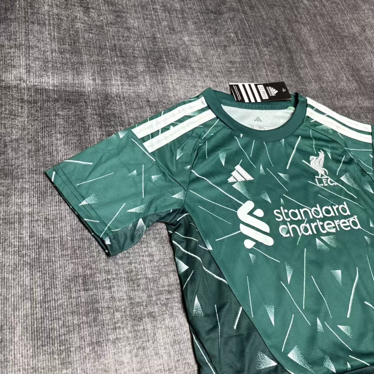Liverpool 2025/26 Kids Green Goalkeeper Kit