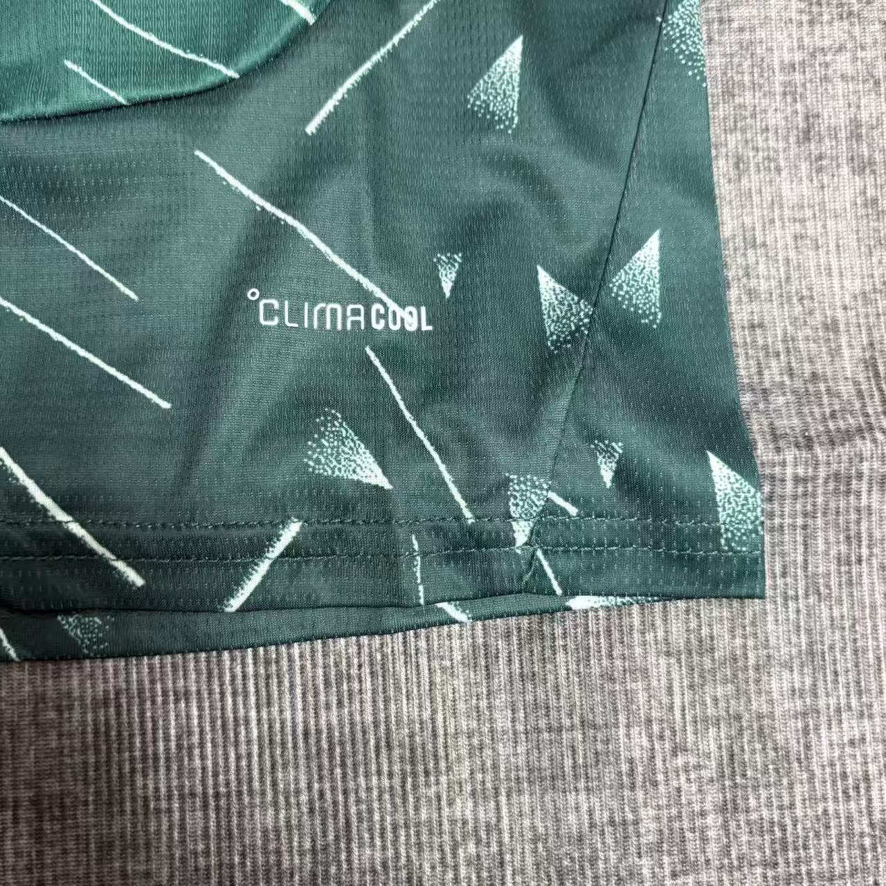Liverpool 2025/26 Kids Green Goalkeeper Kit