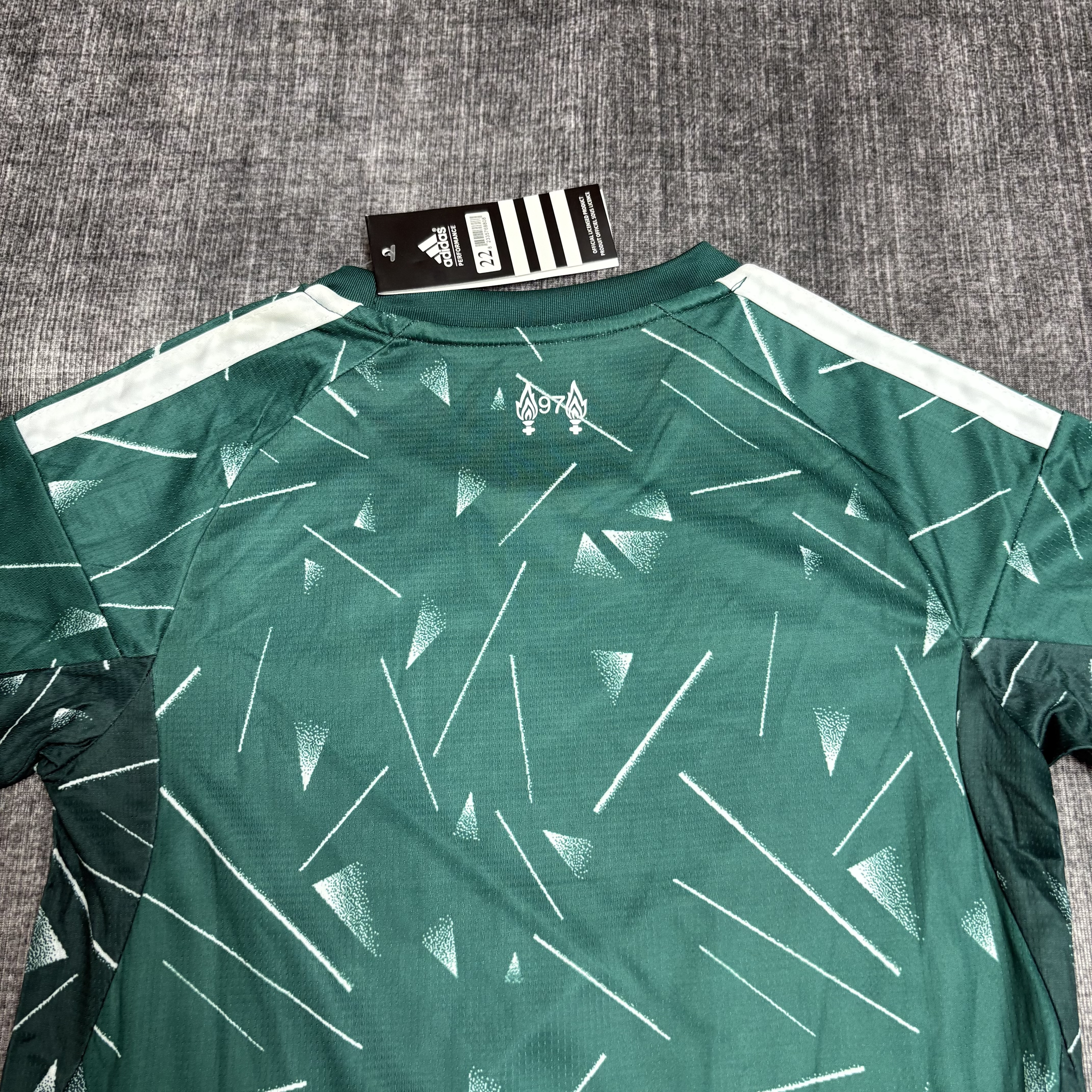 Liverpool 2025/26 Kids Green Goalkeeper Kit