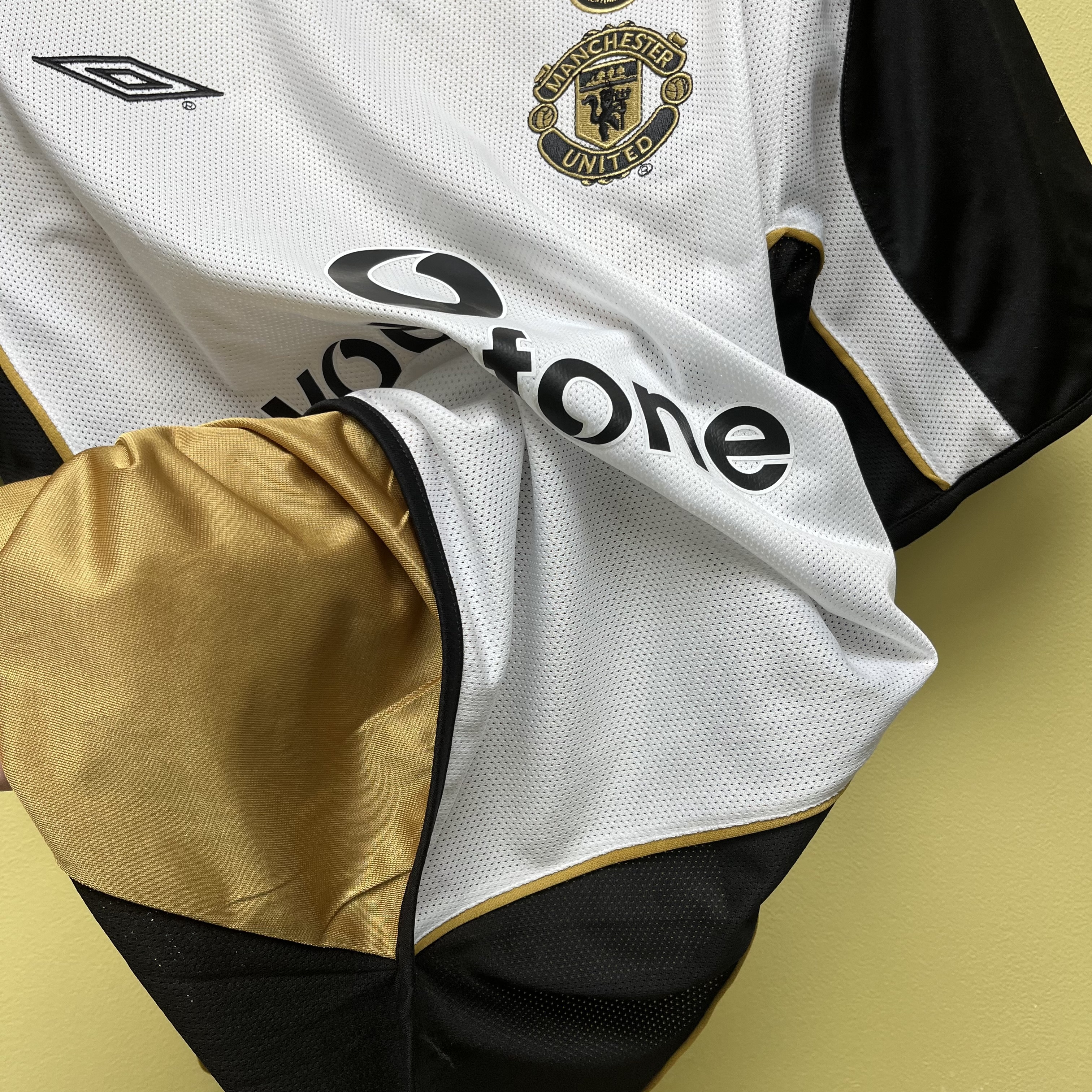 Manchester United 2001/02 Mens Retro Black/Grey/Gold Centennial Edition Jersey