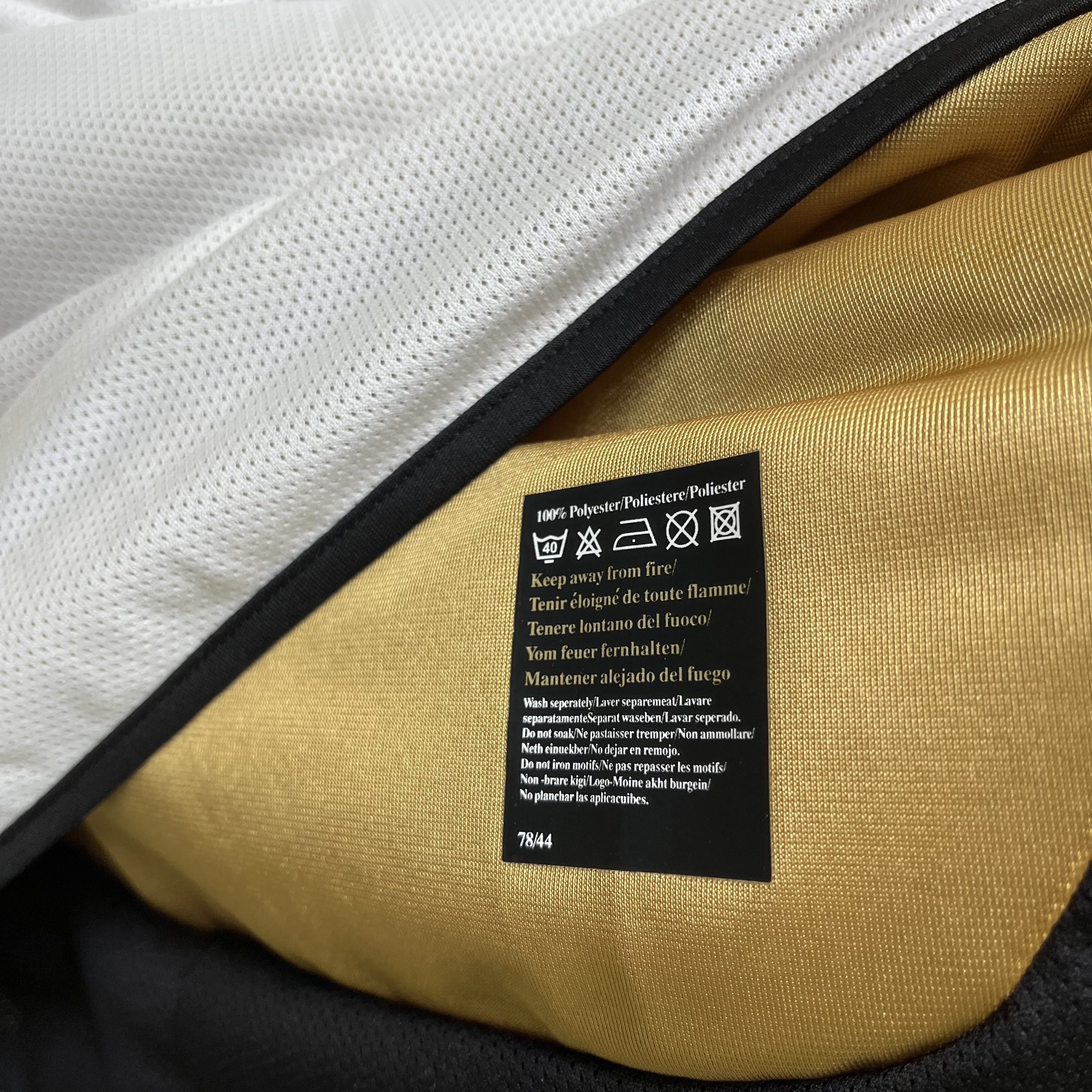Manchester United 2001/02 Mens Retro Black/Grey/Gold Centennial Edition Jersey