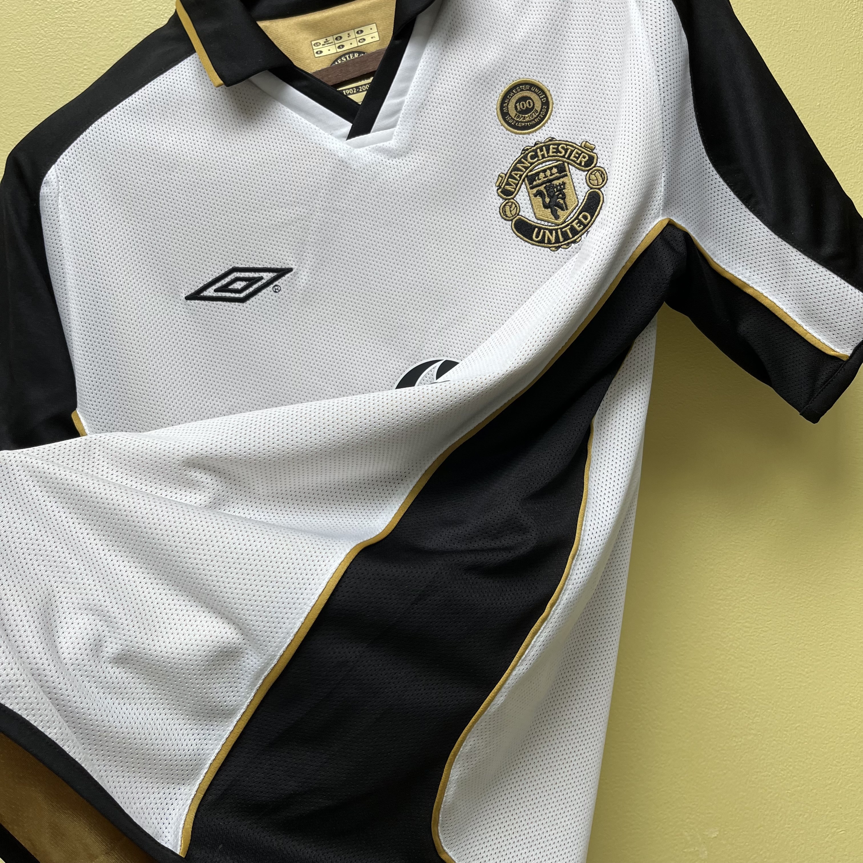 Manchester United 2001/02 Mens Retro Black/Grey/Gold Centennial Edition Jersey