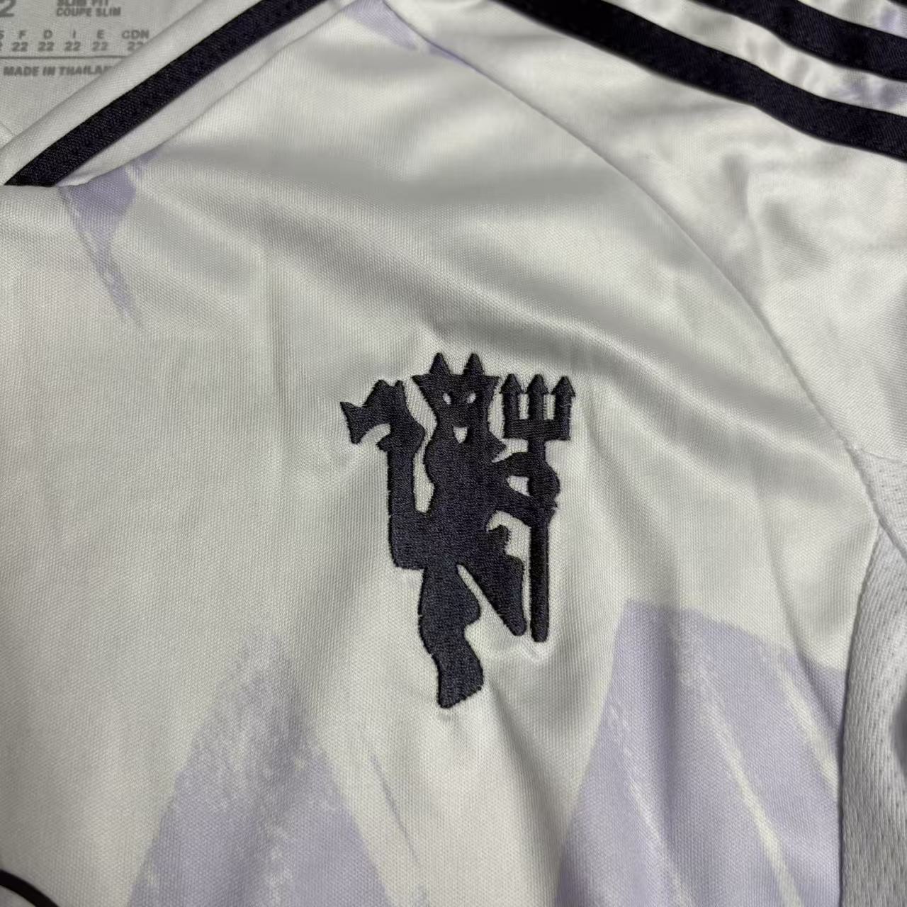Manchester United 2025/26 Kids Away Jersey